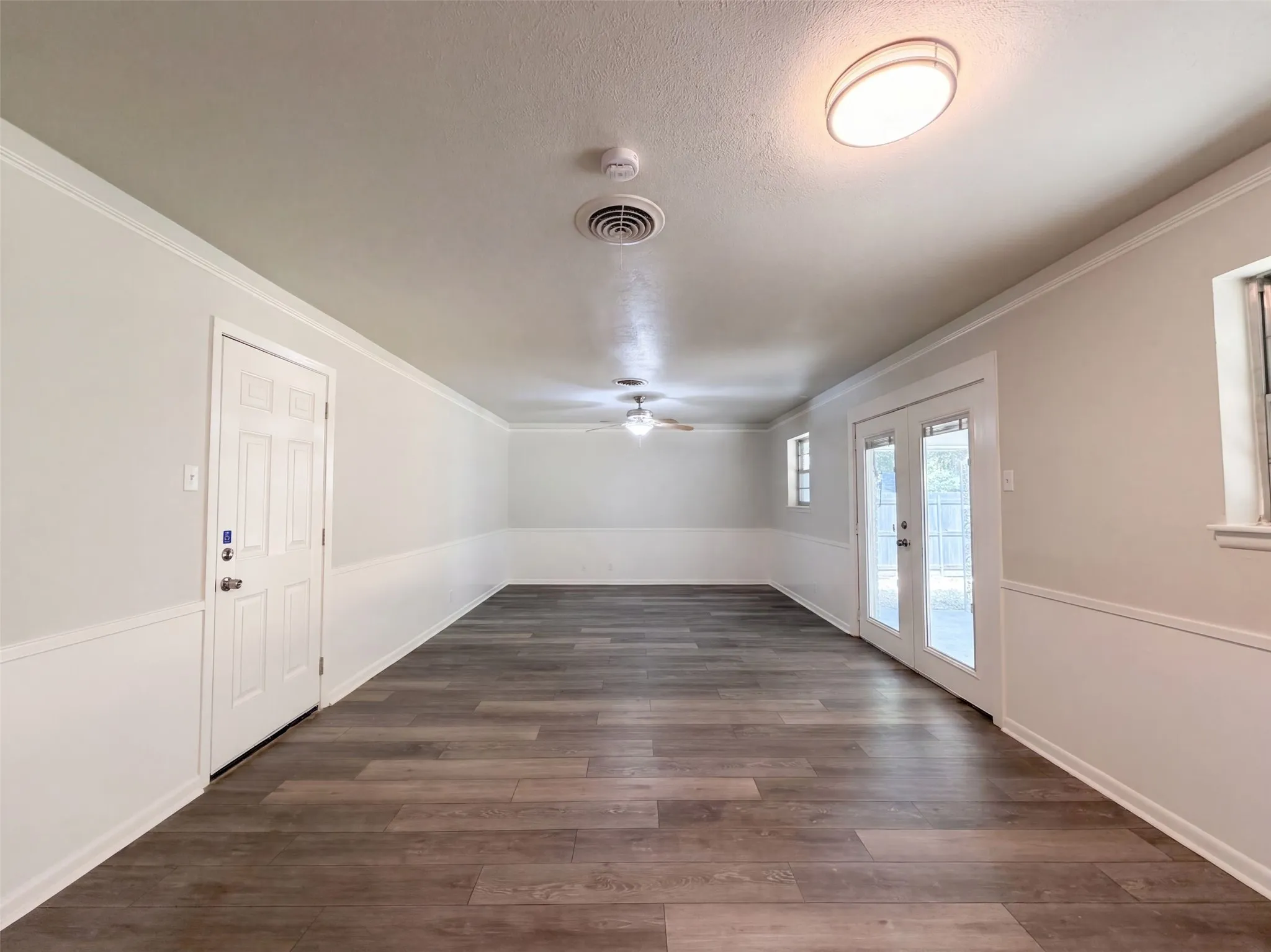 Single Family Residence For Sale in Tarrant County , 5421 Bonnie Wayne Street, Haltom City, Texas 76117, 3 Bedroom, 2 Bathroom, 2 Garage spaces, 1,444 Sqft, built in 1959, mls#21368160, Real Estate Agent in Haltom City, Homes For Sale in Tarrant county, Homes For Sale in Haltom City, Realtor in Haltom City Texas, Real Estate Brokerage Independent Realty Texas, Luminita Cordes Realtor