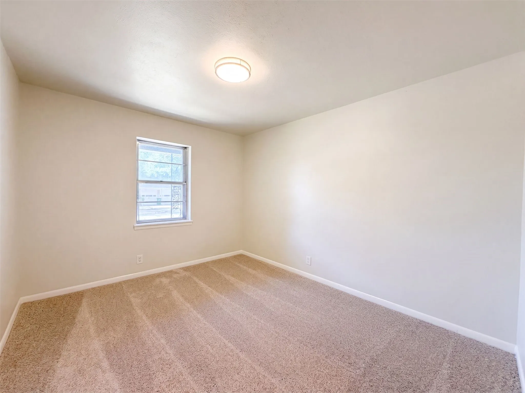 Single Family Residence For Sale in Tarrant County , 5421 Bonnie Wayne Street, Haltom City, Texas 76117, 3 Bedroom, 2 Bathroom, 2 Garage spaces, 1,444 Sqft, built in 1959, mls#21368160, Real Estate Agent in Haltom City, Homes For Sale in Tarrant county, Homes For Sale in Haltom City, Realtor in Haltom City Texas, Real Estate Brokerage Independent Realty Texas, Luminita Cordes Realtor