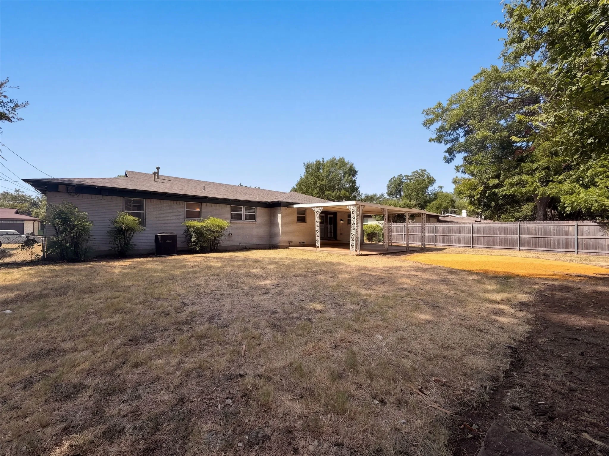 Single Family Residence For Sale in Tarrant County , 5421 Bonnie Wayne Street, Haltom City, Texas 76117, 3 Bedroom, 2 Bathroom, 2 Garage spaces, 1,444 Sqft, built in 1959, mls#21368160, Real Estate Agent in Haltom City, Homes For Sale in Tarrant county, Homes For Sale in Haltom City, Realtor in Haltom City Texas, Real Estate Brokerage Independent Realty Texas, Luminita Cordes Realtor