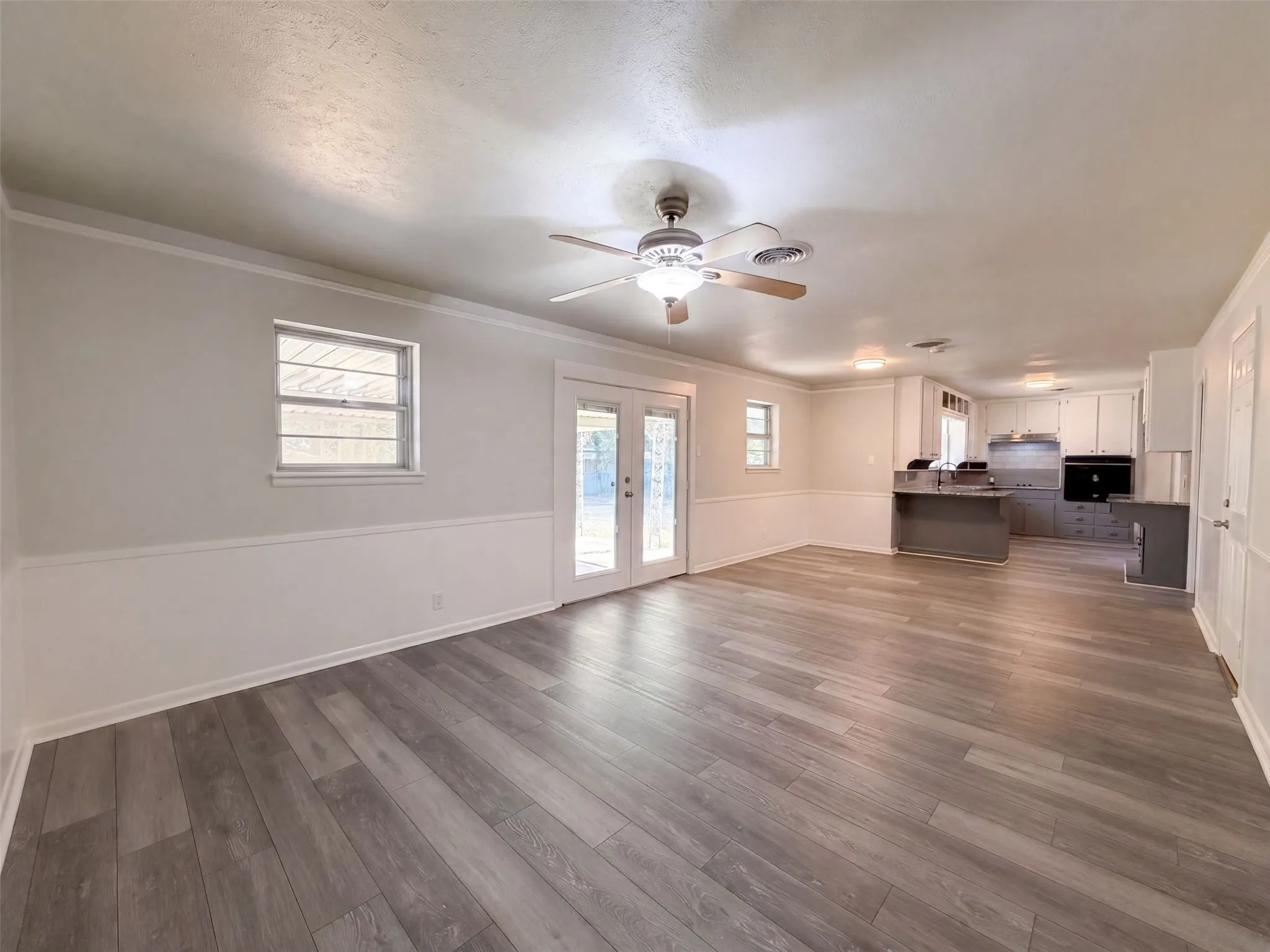 Single Family Residence For Sale in Tarrant County , 5421 Bonnie Wayne Street, Haltom City, Texas 76117, 3 Bedroom, 2 Bathroom, 2 Garage spaces, 1,444 Sqft, built in 1959, mls#21368160, Real Estate Agent in Haltom City, Homes For Sale in Tarrant county, Homes For Sale in Haltom City, Realtor in Haltom City Texas, Real Estate Brokerage Independent Realty Texas, Luminita Cordes Realtor