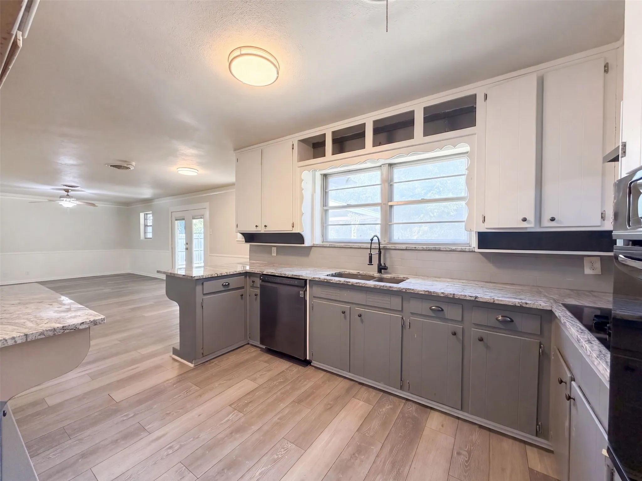 Single Family Residence For Sale in Tarrant County , 5421 Bonnie Wayne Street, Haltom City, Texas 76117, 3 Bedroom, 2 Bathroom, 2 Garage spaces, 1,444 Sqft, built in 1959, mls#21368160, Real Estate Agent in Haltom City, Homes For Sale in Tarrant county, Homes For Sale in Haltom City, Realtor in Haltom City Texas, Real Estate Brokerage Independent Realty Texas, Luminita Cordes Realtor