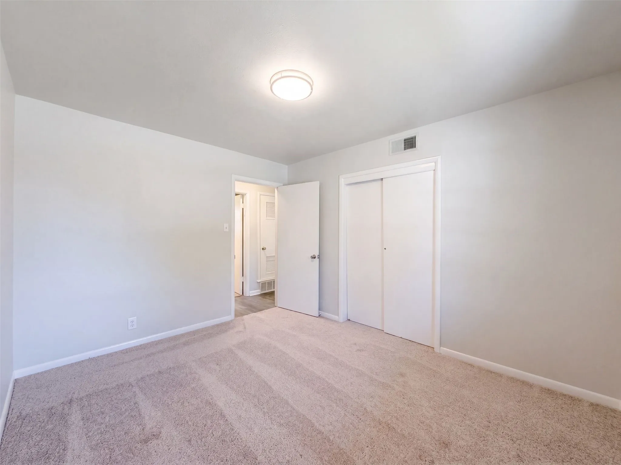 Single Family Residence For Sale in Tarrant County , 5421 Bonnie Wayne Street, Haltom City, Texas 76117, 3 Bedroom, 2 Bathroom, 2 Garage spaces, 1,444 Sqft, built in 1959, mls#21368160, Real Estate Agent in Haltom City, Homes For Sale in Tarrant county, Homes For Sale in Haltom City, Realtor in Haltom City Texas, Real Estate Brokerage Independent Realty Texas, Luminita Cordes Realtor