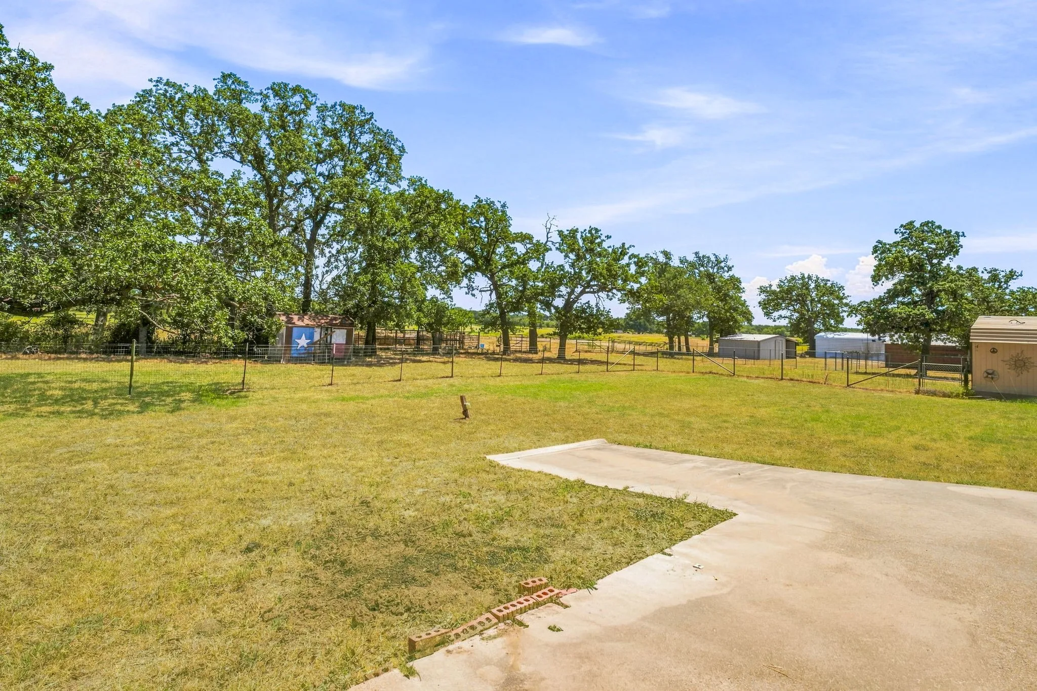 Single Family Residence For Sale in Erath County , 907 County Road 484, Stephenville, Texas 76401, 4 Bedroom, 3 Bathroom, 2 Garage spaces, 2,351 Sqft, built in 1976, mls#21368060, Real Estate Agent in Stephenville, Homes For Sale in Erath county, Homes For Sale in Stephenville, Realtor in Stephenville Texas, Real Estate Brokerage Independent Realty Texas, Luminita Cordes Realtor