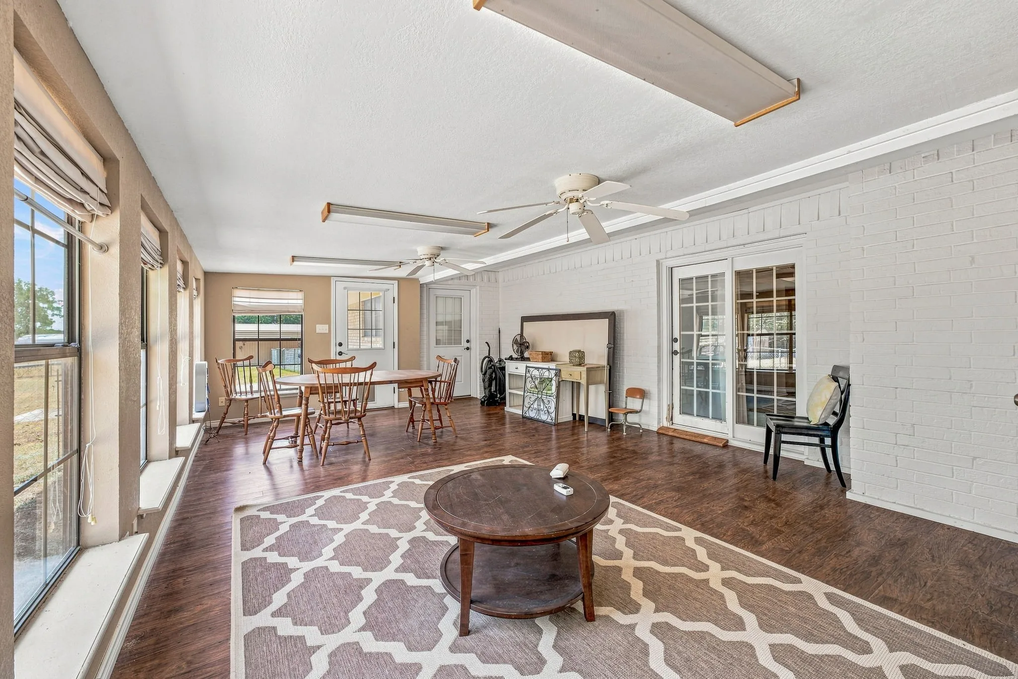 Single Family Residence For Sale in Erath County , 907 County Road 484, Stephenville, Texas 76401, 4 Bedroom, 3 Bathroom, 2 Garage spaces, 2,351 Sqft, built in 1976, mls#21368060, Real Estate Agent in Stephenville, Homes For Sale in Erath county, Homes For Sale in Stephenville, Realtor in Stephenville Texas, Real Estate Brokerage Independent Realty Texas, Luminita Cordes Realtor