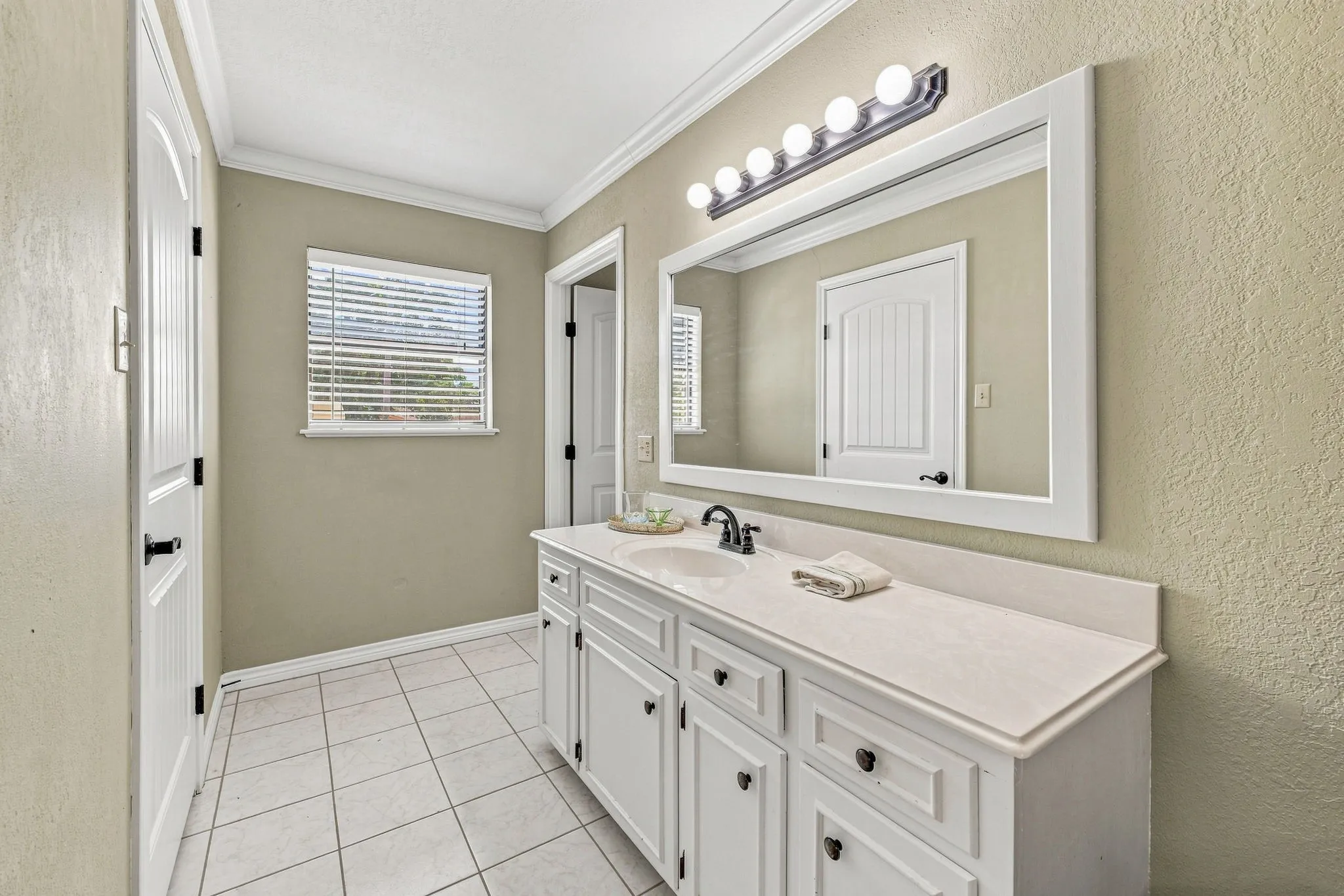 Single Family Residence For Sale in Erath County , 907 County Road 484, Stephenville, Texas 76401, 4 Bedroom, 3 Bathroom, 2 Garage spaces, 2,351 Sqft, built in 1976, mls#21368060, Real Estate Agent in Stephenville, Homes For Sale in Erath county, Homes For Sale in Stephenville, Realtor in Stephenville Texas, Real Estate Brokerage Independent Realty Texas, Luminita Cordes Realtor