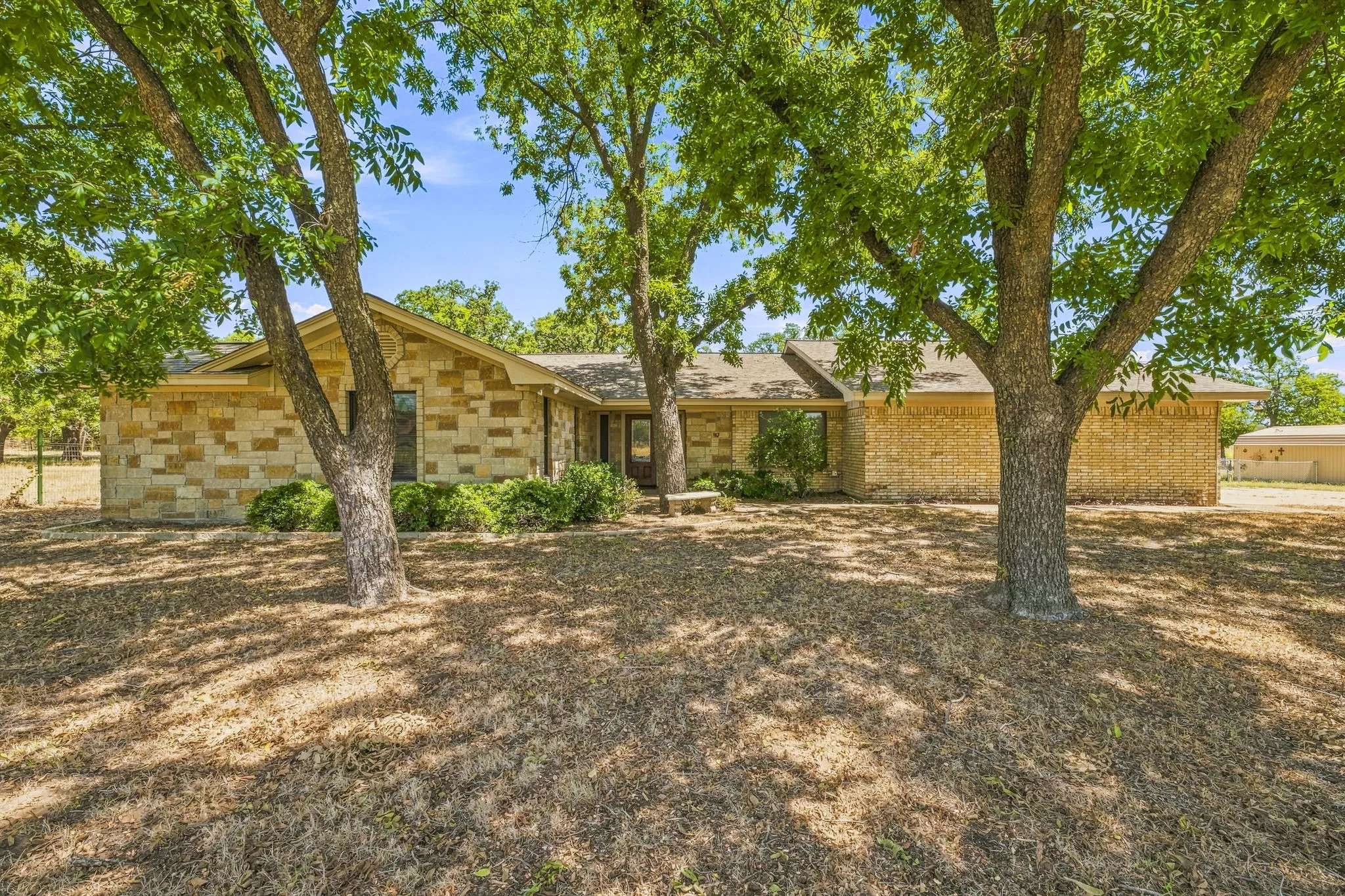 Single Family Residence For Sale in Erath County , 907 County Road 484, Stephenville, Texas 76401, 4 Bedroom, 3 Bathroom, 2 Garage spaces, 2,351 Sqft, built in 1976, mls#21368060, Real Estate Agent in Stephenville, Homes For Sale in Erath county, Homes For Sale in Stephenville, Realtor in Stephenville Texas, Real Estate Brokerage Independent Realty Texas, Luminita Cordes Realtor