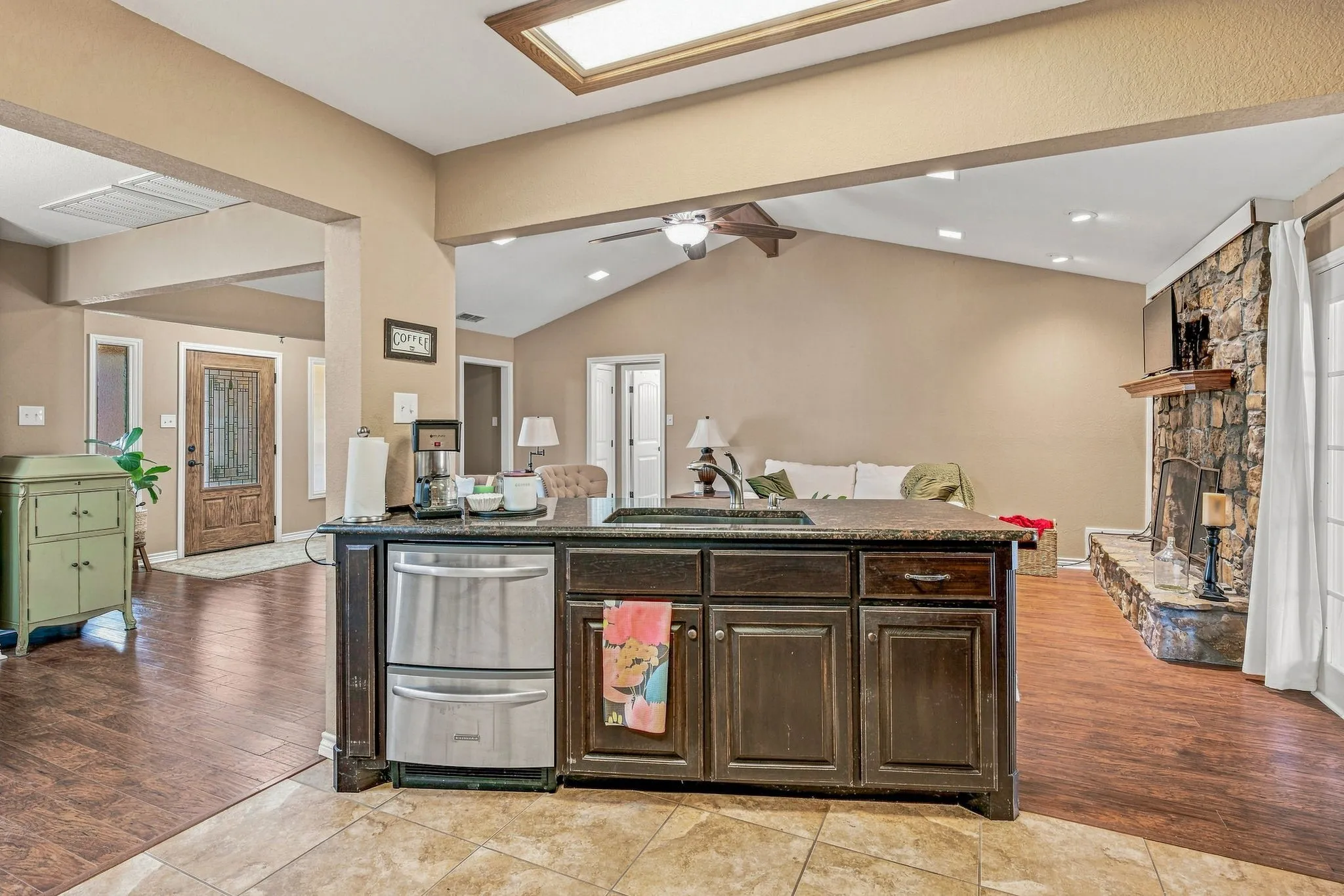 Single Family Residence For Sale in Erath County , 907 County Road 484, Stephenville, Texas 76401, 4 Bedroom, 3 Bathroom, 2 Garage spaces, 2,351 Sqft, built in 1976, mls#21368060, Real Estate Agent in Stephenville, Homes For Sale in Erath county, Homes For Sale in Stephenville, Realtor in Stephenville Texas, Real Estate Brokerage Independent Realty Texas, Luminita Cordes Realtor