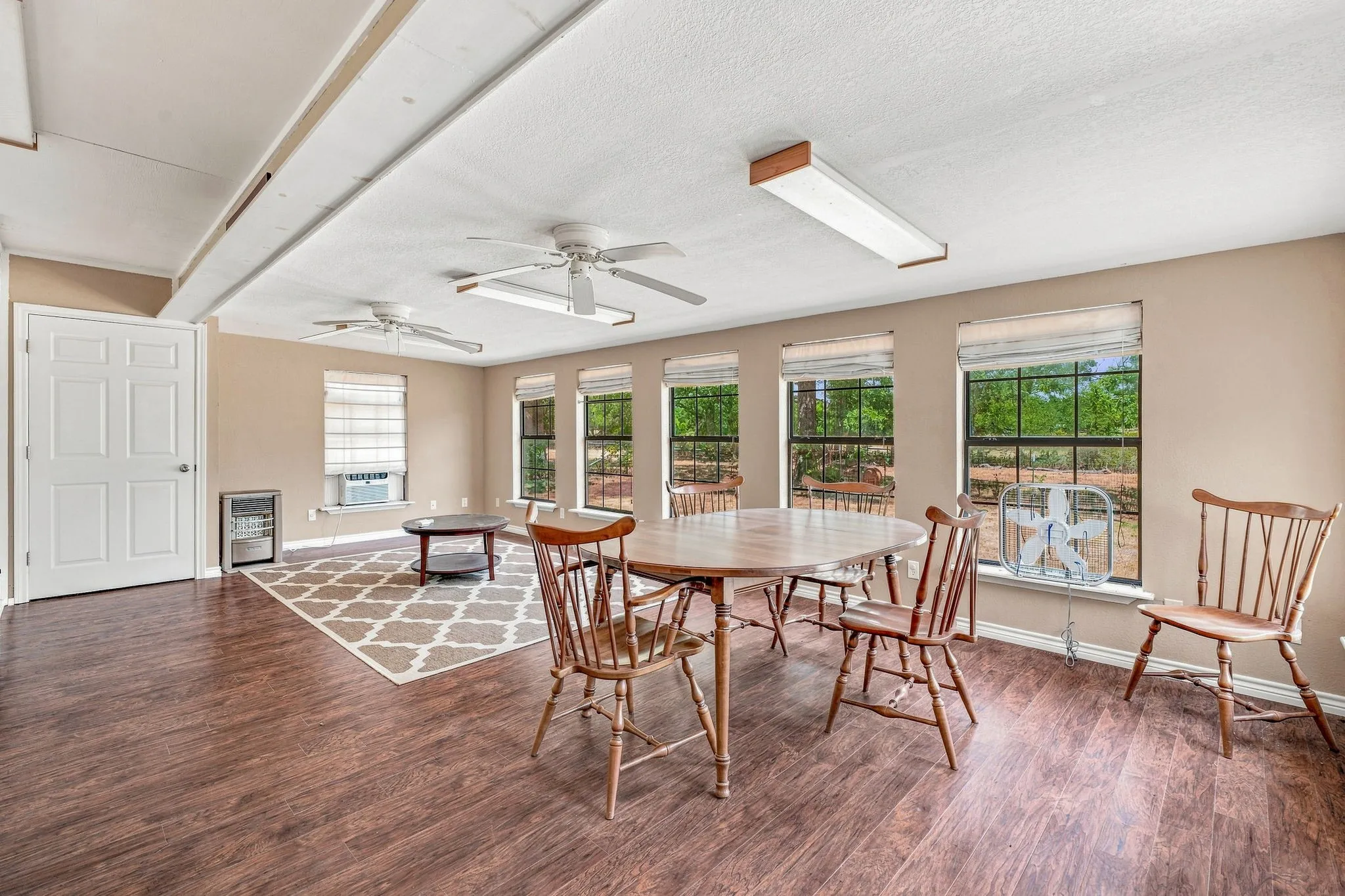 Single Family Residence For Sale in Erath County , 907 County Road 484, Stephenville, Texas 76401, 4 Bedroom, 3 Bathroom, 2 Garage spaces, 2,351 Sqft, built in 1976, mls#21368060, Real Estate Agent in Stephenville, Homes For Sale in Erath county, Homes For Sale in Stephenville, Realtor in Stephenville Texas, Real Estate Brokerage Independent Realty Texas, Luminita Cordes Realtor
