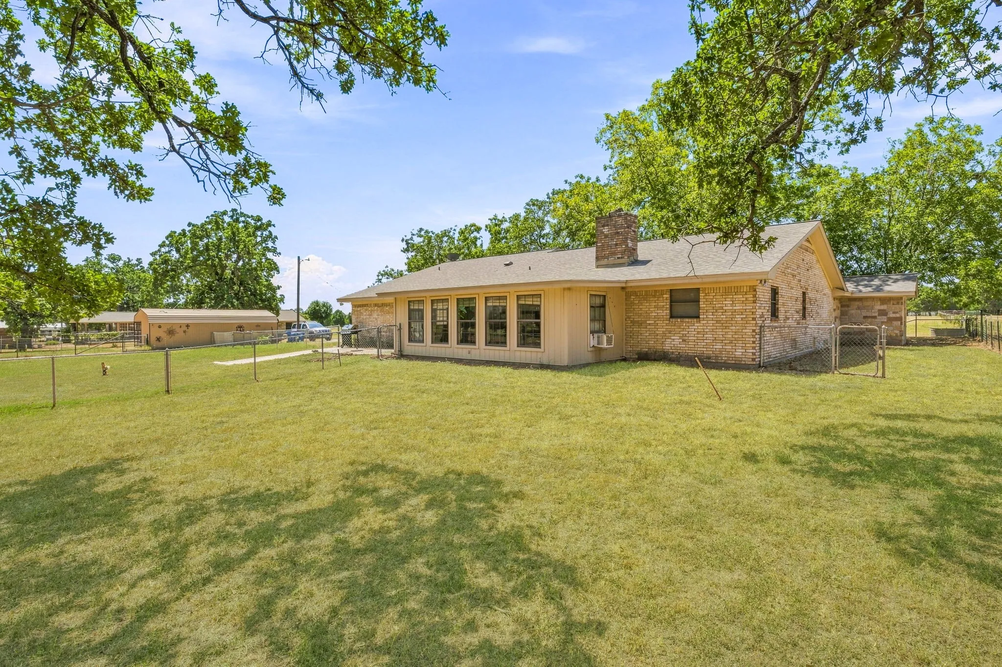 Single Family Residence For Sale in Erath County , 907 County Road 484, Stephenville, Texas 76401, 4 Bedroom, 3 Bathroom, 2 Garage spaces, 2,351 Sqft, built in 1976, mls#21368060, Real Estate Agent in Stephenville, Homes For Sale in Erath county, Homes For Sale in Stephenville, Realtor in Stephenville Texas, Real Estate Brokerage Independent Realty Texas, Luminita Cordes Realtor