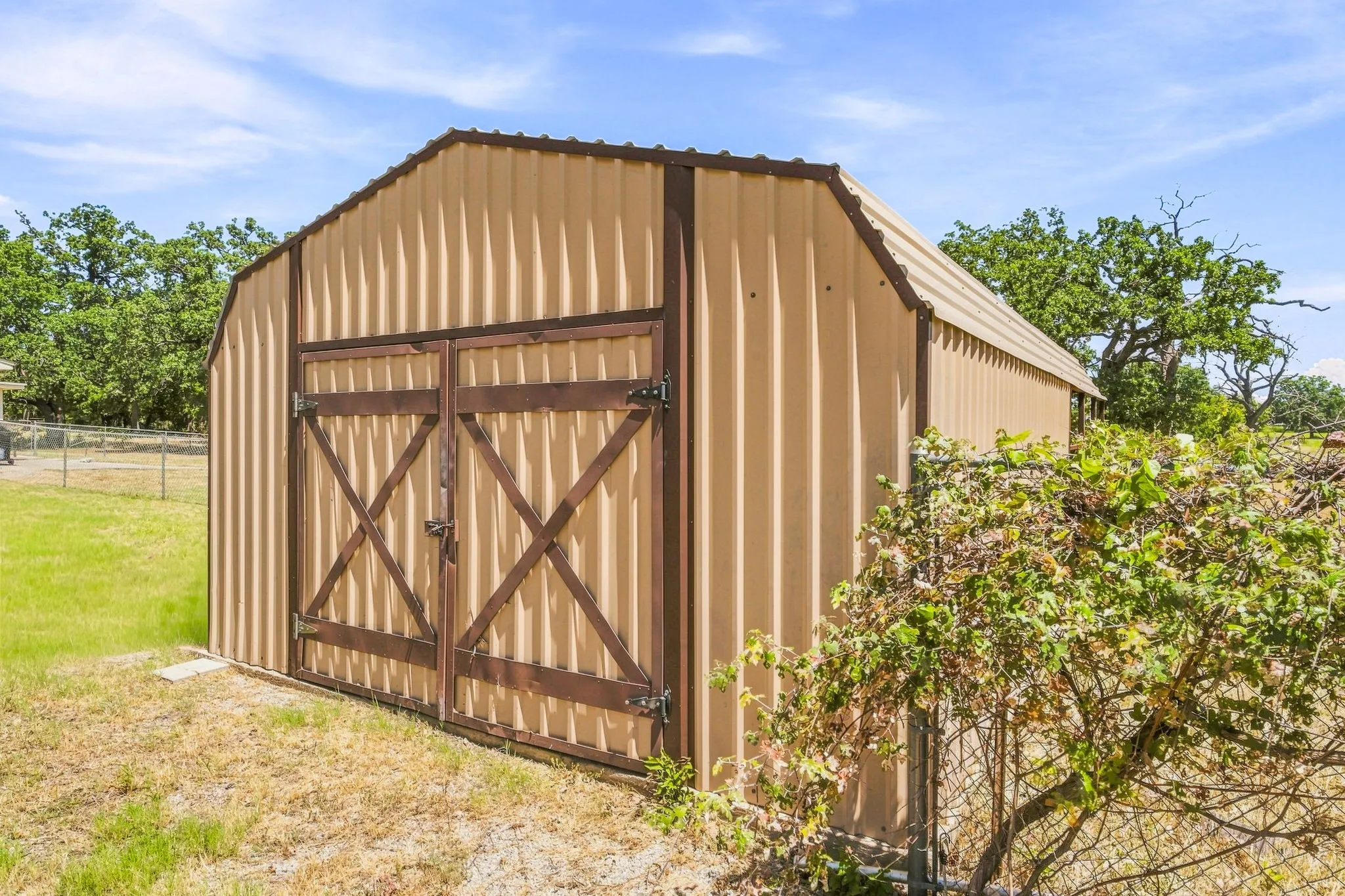 Single Family Residence For Sale in Erath County , 907 County Road 484, Stephenville, Texas 76401, 4 Bedroom, 3 Bathroom, 2 Garage spaces, 2,351 Sqft, built in 1976, mls#21368060, Real Estate Agent in Stephenville, Homes For Sale in Erath county, Homes For Sale in Stephenville, Realtor in Stephenville Texas, Real Estate Brokerage Independent Realty Texas, Luminita Cordes Realtor