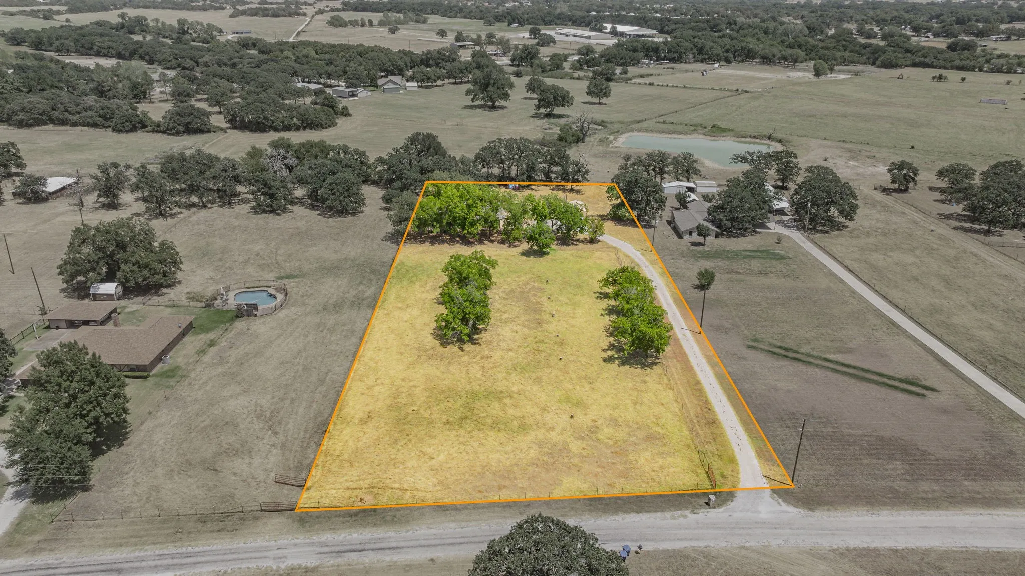 Single Family Residence For Sale in Erath County , 907 County Road 484, Stephenville, Texas 76401, 4 Bedroom, 3 Bathroom, 2 Garage spaces, 2,351 Sqft, built in 1976, mls#21368060, Real Estate Agent in Stephenville, Homes For Sale in Erath county, Homes For Sale in Stephenville, Realtor in Stephenville Texas, Real Estate Brokerage Independent Realty Texas, Luminita Cordes Realtor