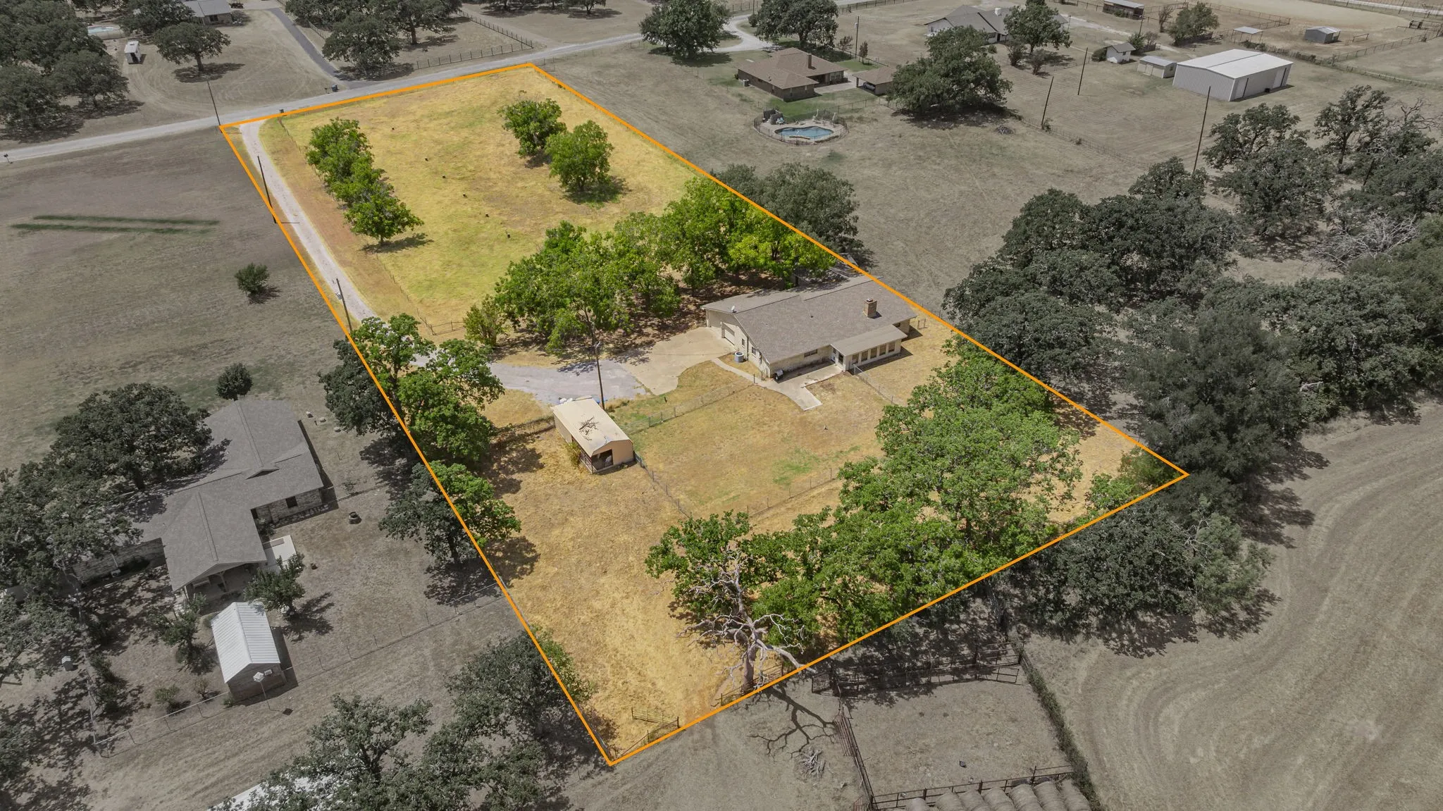 Single Family Residence For Sale in Erath County , 907 County Road 484, Stephenville, Texas 76401, 4 Bedroom, 3 Bathroom, 2 Garage spaces, 2,351 Sqft, built in 1976, mls#21368060, Real Estate Agent in Stephenville, Homes For Sale in Erath county, Homes For Sale in Stephenville, Realtor in Stephenville Texas, Real Estate Brokerage Independent Realty Texas, Luminita Cordes Realtor