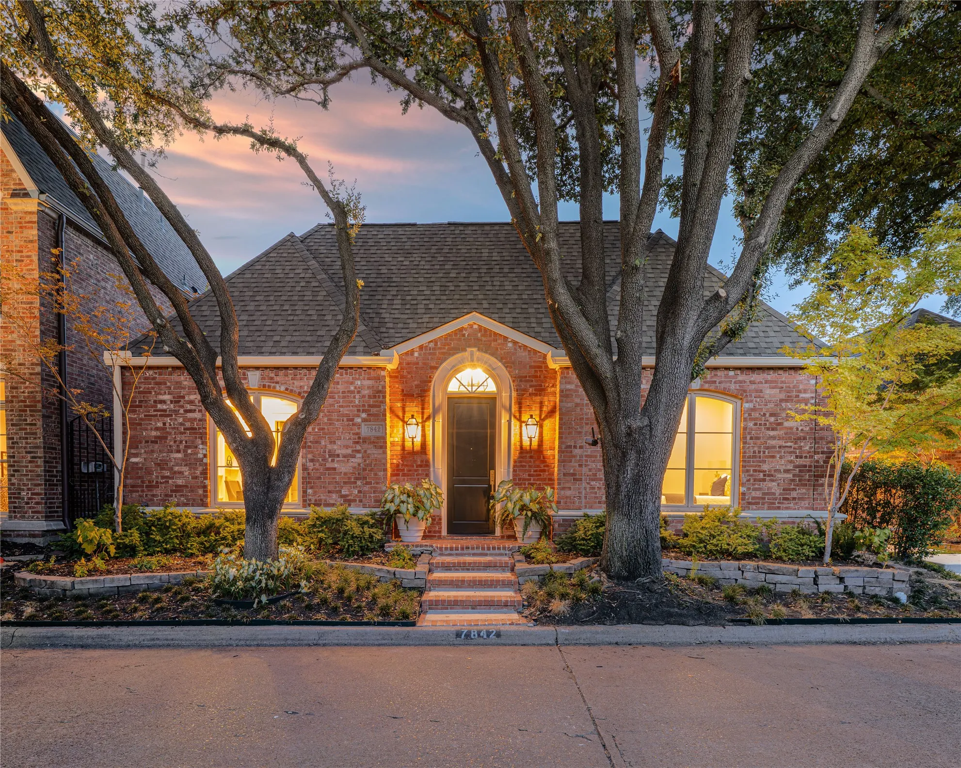 Single Family Residence For Sale in Dallas County , 7842 Caruth Court, Dallas, Texas 75225, 3 Bedroom, 4 Bathroom, 2 Garage spaces, 2,567 Sqft, built in 1992, mls#21368073, Real Estate Agent in Dallas, Homes For Sale in Dallas county, Homes For Sale in Dallas, Realtor in Dallas Texas, Real Estate Brokerage Independent Realty Texas, Luminita Cordes Realtor