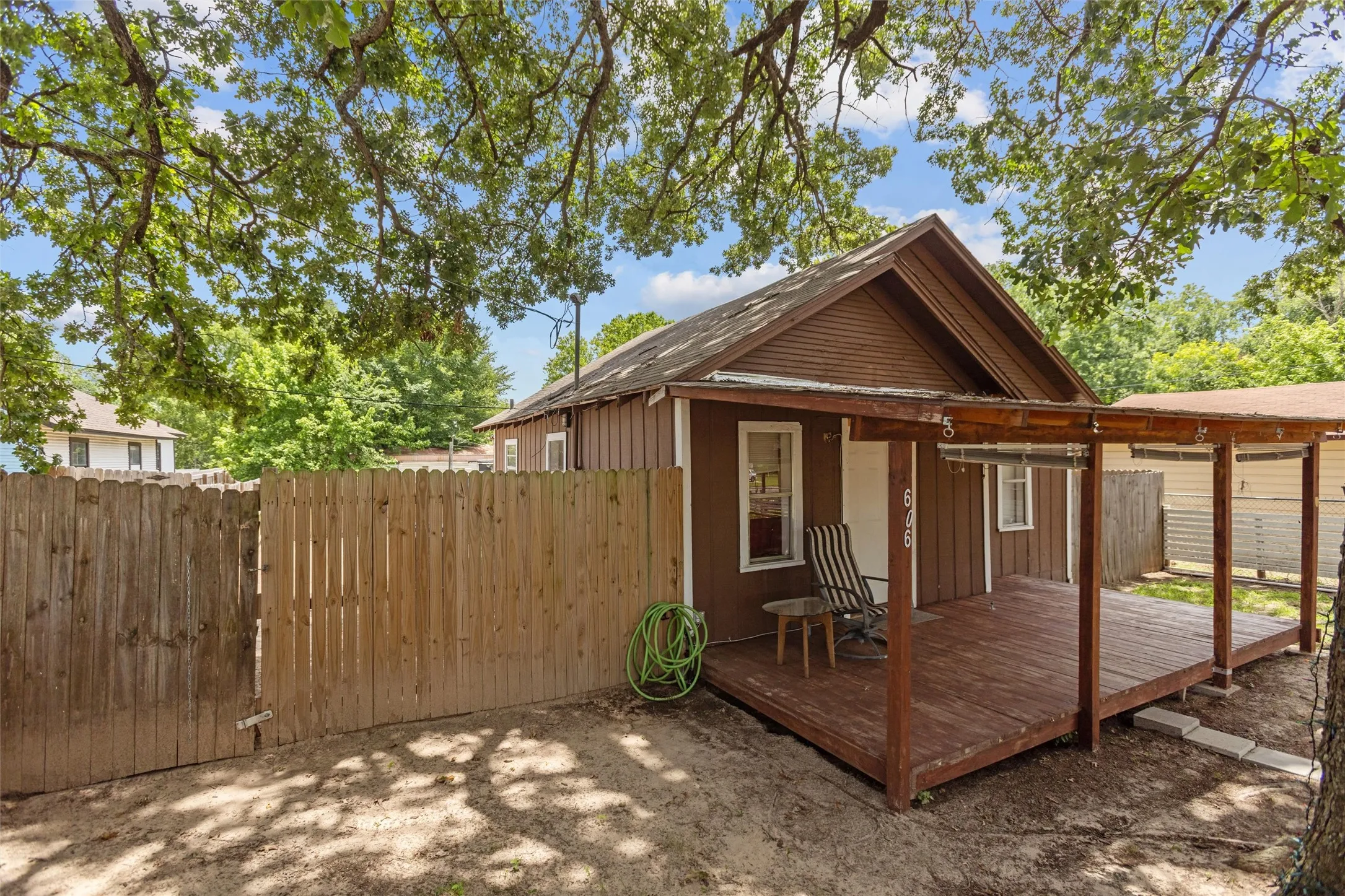 Single Family Residence For Sale in Henderson County , 606 N Needmore Street, Athens, Texas 75751, 2 Bedroom, 1 Bathroom, Garage spaces, 604 Sqft, built in 1975, mls#21367032, Real Estate Agent in Athens, Homes For Sale in Henderson county, Homes For Sale in Athens, Realtor in Athens Texas, Real Estate Brokerage Independent Realty Texas, Luminita Cordes Realtor