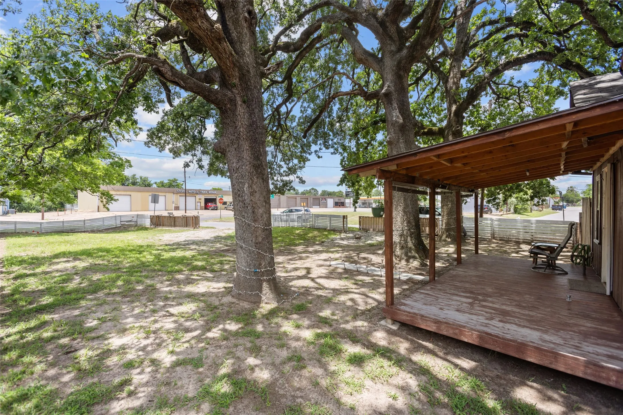 Single Family Residence For Sale in Henderson County , 606 N Needmore Street, Athens, Texas 75751, 2 Bedroom, 1 Bathroom, Garage spaces, 604 Sqft, built in 1975, mls#21367032, Real Estate Agent in Athens, Homes For Sale in Henderson county, Homes For Sale in Athens, Realtor in Athens Texas, Real Estate Brokerage Independent Realty Texas, Luminita Cordes Realtor