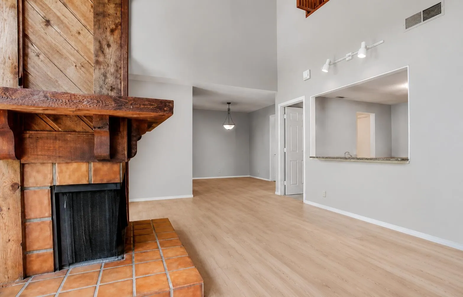 Condominium For Sale in Dallas County , 9254 Forest Lane 505, Dallas, Texas 75243, 2 Bedroom, 2 Bathroom, Garage spaces, 1,064 Sqft, built in 1983, mls#21368169, Real Estate Agent in Dallas, Homes For Sale in Dallas county, Homes For Sale in Dallas, Realtor in Dallas Texas, Real Estate Brokerage Independent Realty Texas, Luminita Cordes Realtor