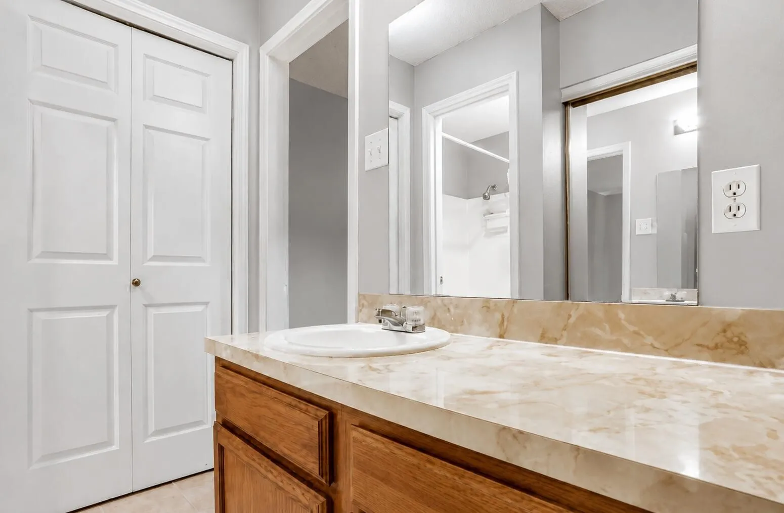 Condominium For Sale in Dallas County , 9254 Forest Lane 505, Dallas, Texas 75243, 2 Bedroom, 2 Bathroom, Garage spaces, 1,064 Sqft, built in 1983, mls#21368169, Real Estate Agent in Dallas, Homes For Sale in Dallas county, Homes For Sale in Dallas, Realtor in Dallas Texas, Real Estate Brokerage Independent Realty Texas, Luminita Cordes Realtor