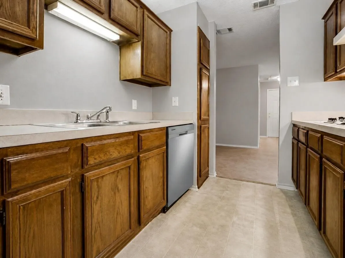 Condominium For Sale in Dallas County , 9254 Forest Lane 505, Dallas, Texas 75243, 2 Bedroom, 2 Bathroom, Garage spaces, 1,064 Sqft, built in 1983, mls#21368169, Real Estate Agent in Dallas, Homes For Sale in Dallas county, Homes For Sale in Dallas, Realtor in Dallas Texas, Real Estate Brokerage Independent Realty Texas, Luminita Cordes Realtor