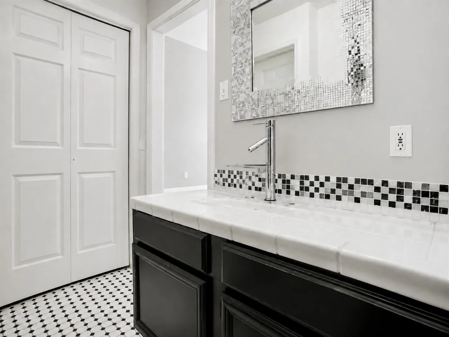 Condominium For Sale in Dallas County , 9254 Forest Lane 505, Dallas, Texas 75243, 2 Bedroom, 2 Bathroom, Garage spaces, 1,064 Sqft, built in 1983, mls#21368169, Real Estate Agent in Dallas, Homes For Sale in Dallas county, Homes For Sale in Dallas, Realtor in Dallas Texas, Real Estate Brokerage Independent Realty Texas, Luminita Cordes Realtor