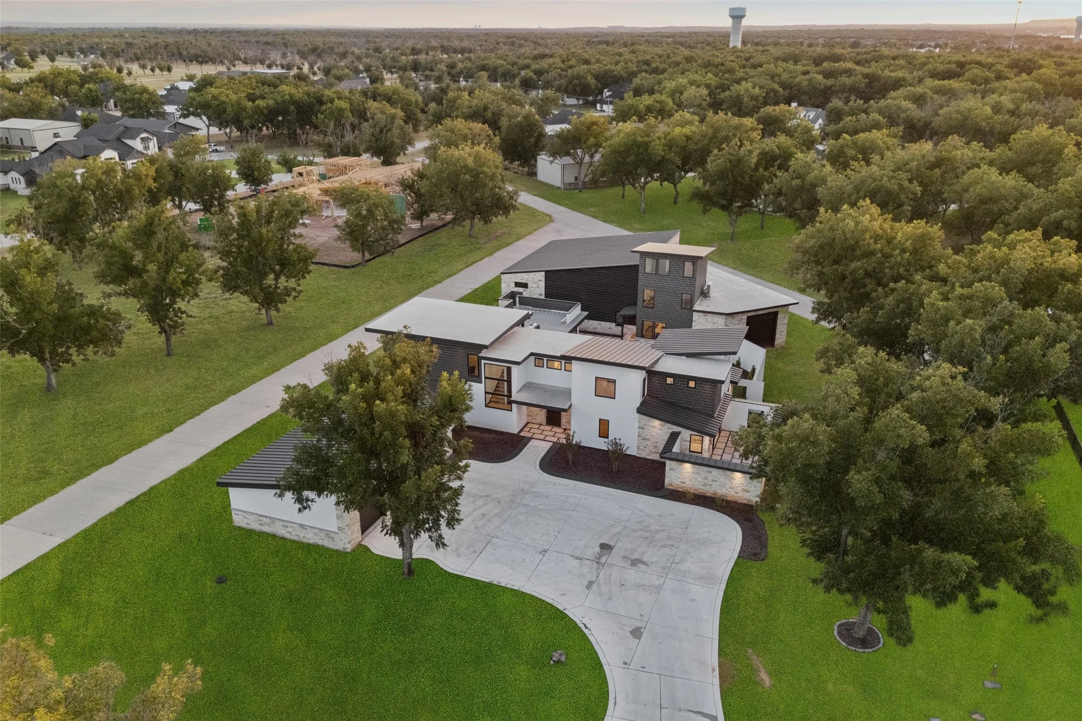 Single Family Residence For Sale in Hood County , 9003 King Air Drive, Granbury, Texas 76049, 3 Bedroom, 3 Bathroom, 3 Garage spaces, 4,111 Sqft, built in 2025, mls#21360149, Real Estate Agent in Granbury, Homes For Sale in Hood county, Homes For Sale in Granbury, Realtor in Granbury Texas, Real Estate Brokerage Independent Realty Texas, Luminita Cordes Realtor