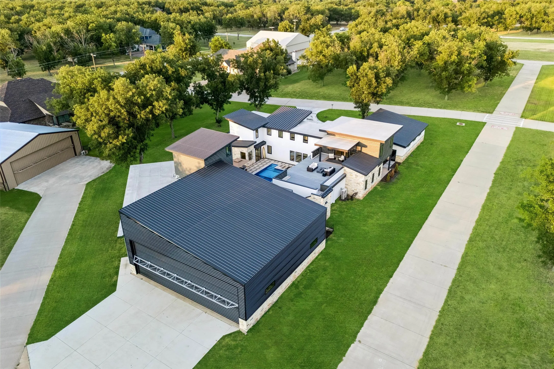 Single Family Residence For Sale in Hood County , 9003 King Air Drive, Granbury, Texas 76049, 3 Bedroom, 3 Bathroom, 3 Garage spaces, 4,111 Sqft, built in 2025, mls#21360149, Real Estate Agent in Granbury, Homes For Sale in Hood county, Homes For Sale in Granbury, Realtor in Granbury Texas, Real Estate Brokerage Independent Realty Texas, Luminita Cordes Realtor