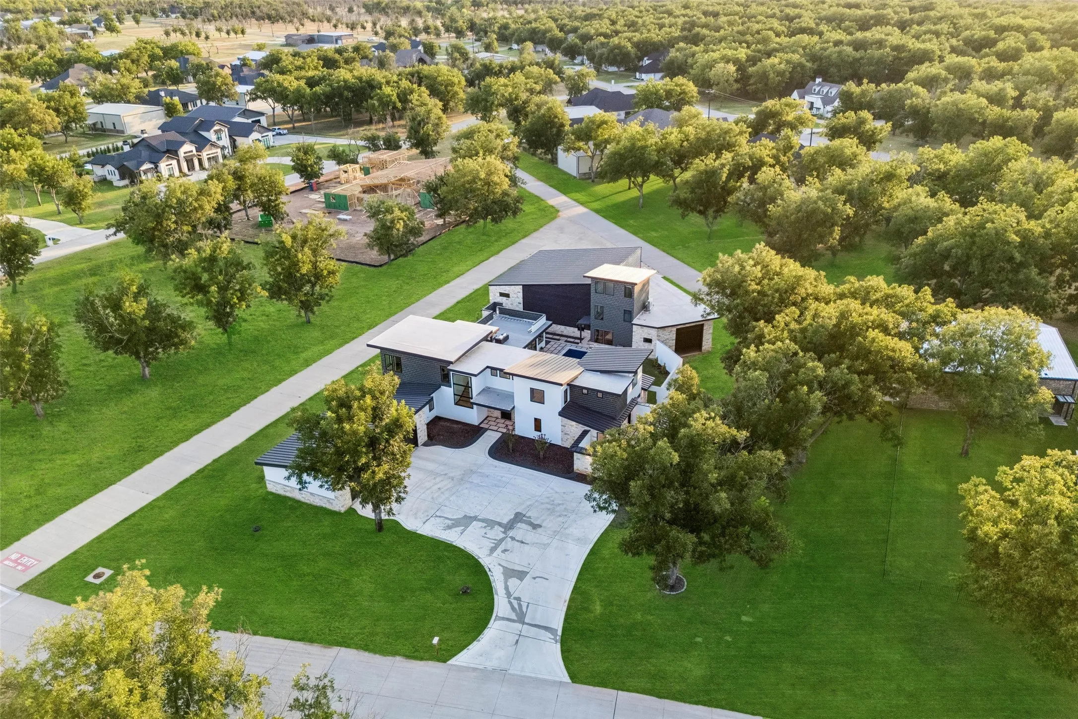 Single Family Residence For Sale in Hood County , 9003 King Air Drive, Granbury, Texas 76049, 3 Bedroom, 3 Bathroom, 3 Garage spaces, 4,111 Sqft, built in 2025, mls#21360149, Real Estate Agent in Granbury, Homes For Sale in Hood county, Homes For Sale in Granbury, Realtor in Granbury Texas, Real Estate Brokerage Independent Realty Texas, Luminita Cordes Realtor