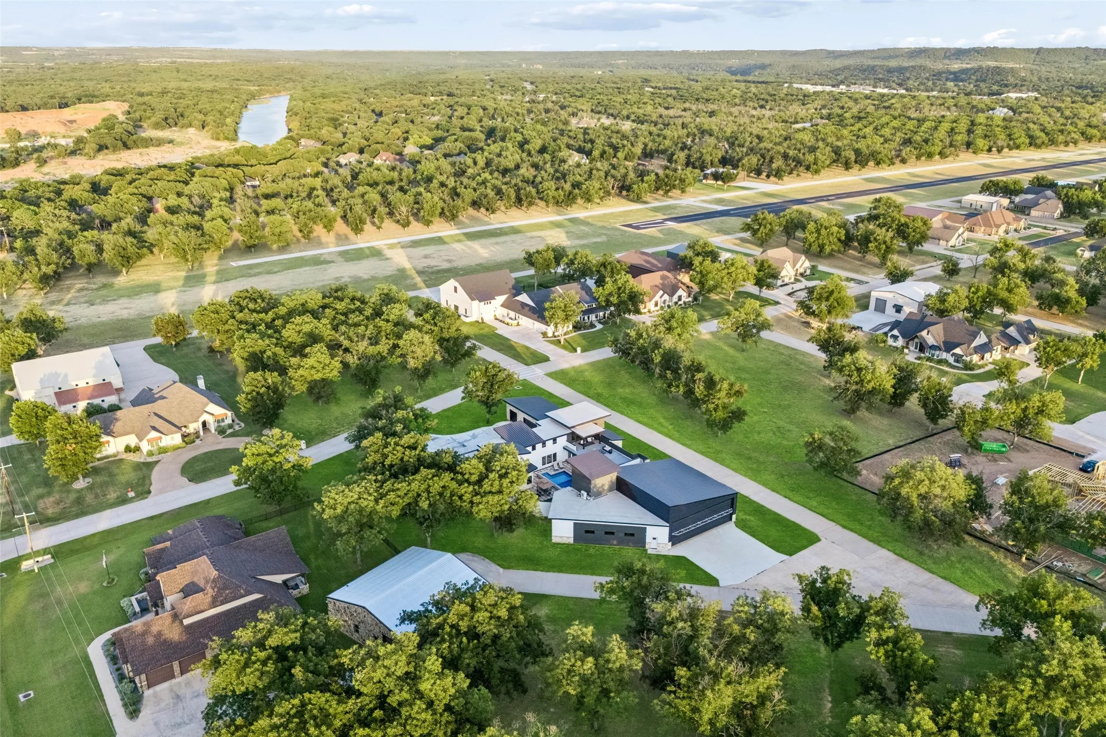 Single Family Residence For Sale in Hood County , 9003 King Air Drive, Granbury, Texas 76049, 3 Bedroom, 3 Bathroom, 3 Garage spaces, 4,111 Sqft, built in 2025, mls#21360149, Real Estate Agent in Granbury, Homes For Sale in Hood county, Homes For Sale in Granbury, Realtor in Granbury Texas, Real Estate Brokerage Independent Realty Texas, Luminita Cordes Realtor