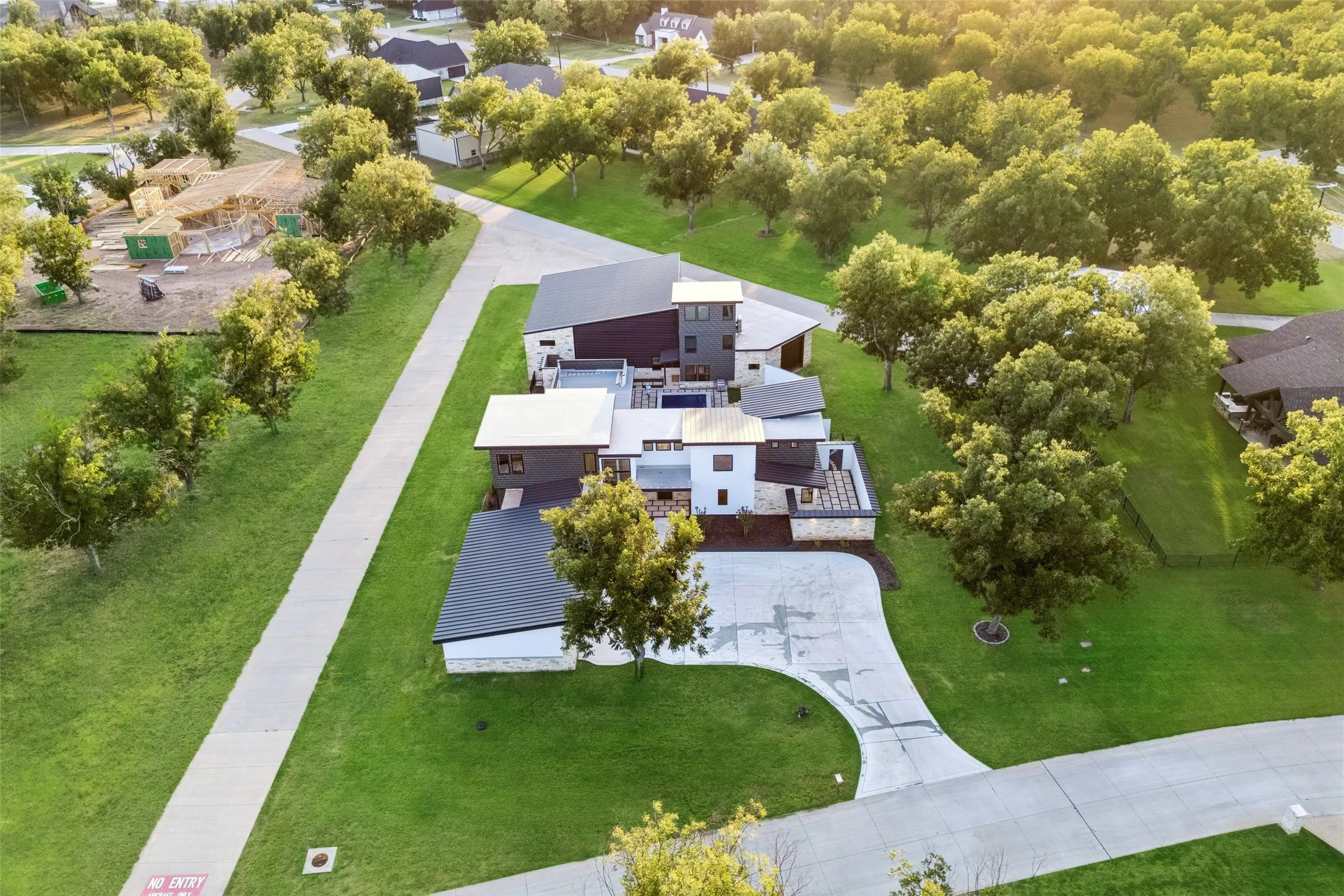 Single Family Residence For Sale in Hood County , 9003 King Air Drive, Granbury, Texas 76049, 3 Bedroom, 3 Bathroom, 3 Garage spaces, 4,111 Sqft, built in 2025, mls#21360149, Real Estate Agent in Granbury, Homes For Sale in Hood county, Homes For Sale in Granbury, Realtor in Granbury Texas, Real Estate Brokerage Independent Realty Texas, Luminita Cordes Realtor