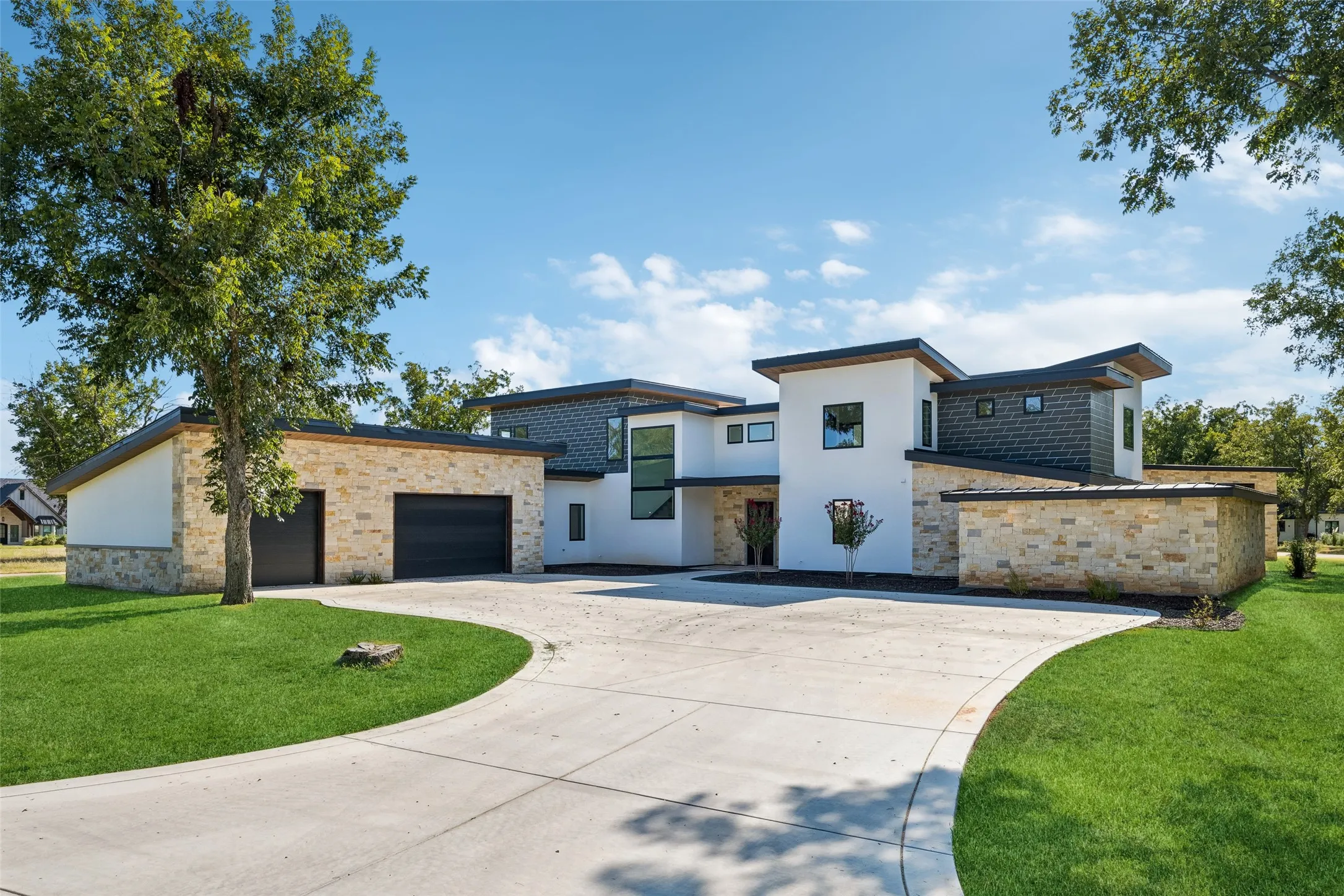 Single Family Residence For Sale in Hood County , 9003 King Air Drive, Granbury, Texas 76049, 3 Bedroom, 3 Bathroom, 3 Garage spaces, 4,111 Sqft, built in 2025, mls#21360149, Real Estate Agent in Granbury, Homes For Sale in Hood county, Homes For Sale in Granbury, Realtor in Granbury Texas, Real Estate Brokerage Independent Realty Texas, Luminita Cordes Realtor