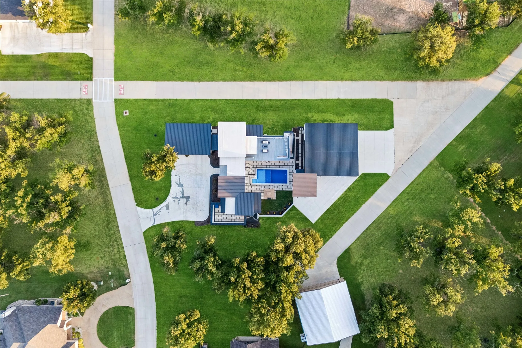 Single Family Residence For Sale in Hood County , 9003 King Air Drive, Granbury, Texas 76049, 3 Bedroom, 3 Bathroom, 3 Garage spaces, 4,111 Sqft, built in 2025, mls#21360149, Real Estate Agent in Granbury, Homes For Sale in Hood county, Homes For Sale in Granbury, Realtor in Granbury Texas, Real Estate Brokerage Independent Realty Texas, Luminita Cordes Realtor