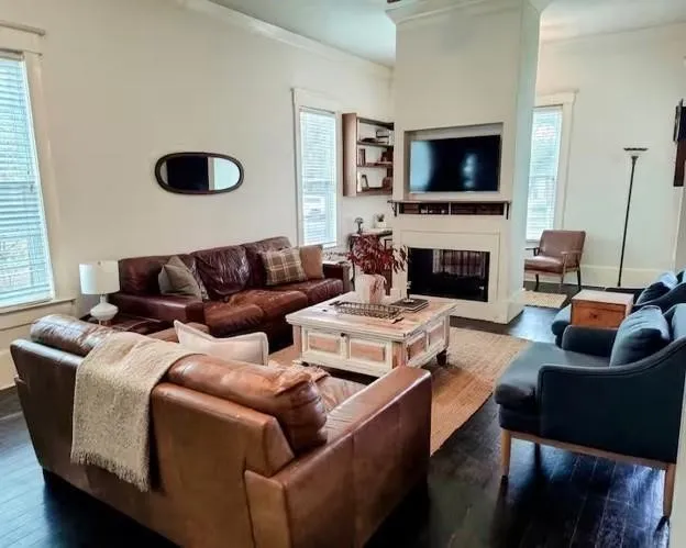 Single Family Residence For Sale in Mc Lennan County , 617 S 12th Street, Waco, Texas 76706, 5 Bedroom, 4 Bathroom, Garage spaces, 2,976 Sqft, built in 1920, Price $824,900, mls#21368177, Real Estate Agent in Waco, Homes For Sale in Mc Lennan county, Homes For Sale in Waco, Realtor in Waco Texas, Real Estate Brokerage Independent Realty Texas, Luminita Cordes Realtor