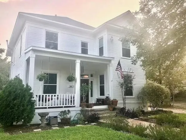 Single Family Residence For Sale in Mc Lennan County , 617 S 12th Street, Waco, Texas 76706, 5 Bedroom, 4 Bathroom, Garage spaces, 2,976 Sqft, built in 1920, Price $824,900, mls#21368177, Real Estate Agent in Waco, Homes For Sale in Mc Lennan county, Homes For Sale in Waco, Realtor in Waco Texas, Real Estate Brokerage Independent Realty Texas, Luminita Cordes Realtor