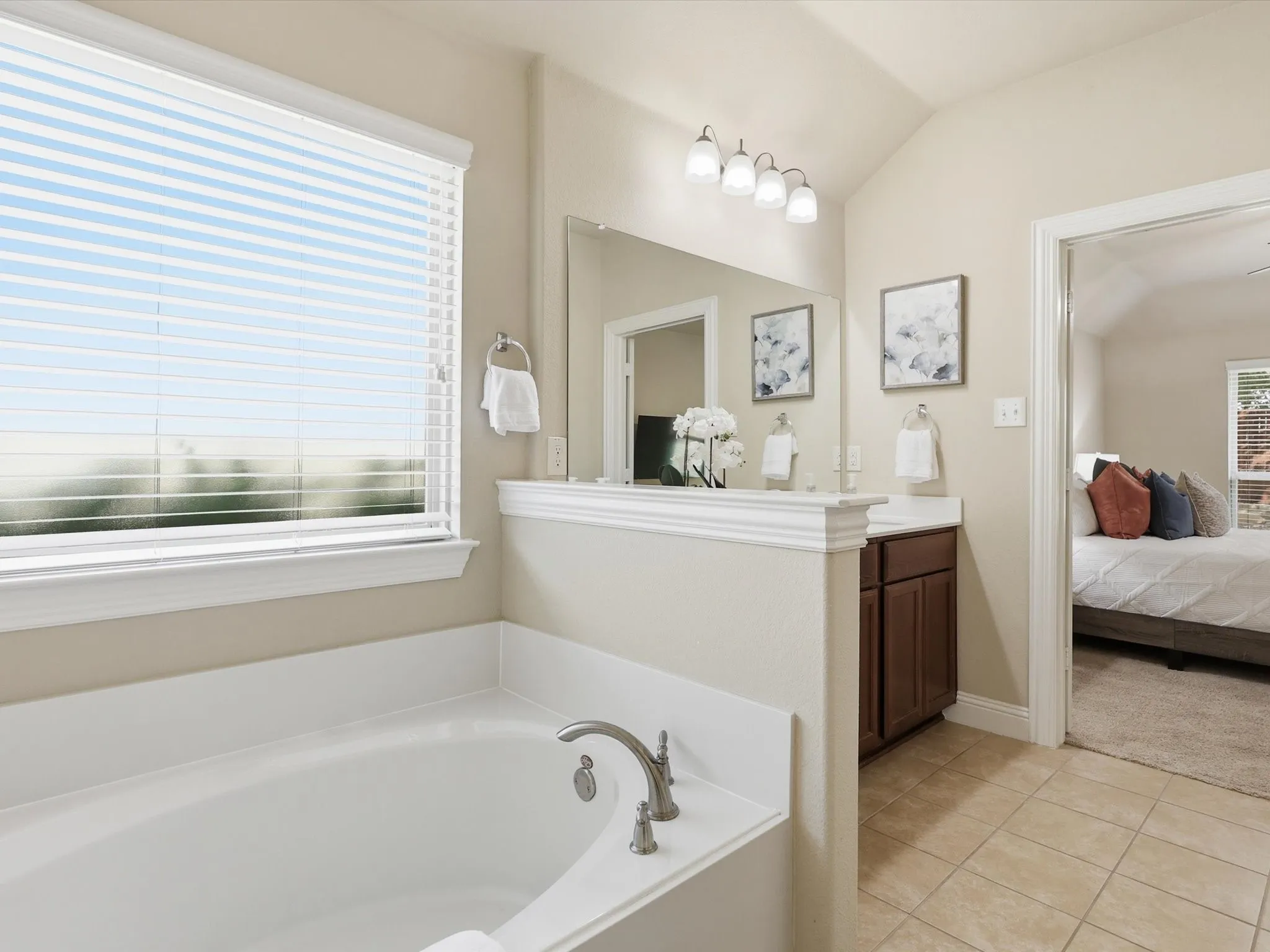 Single Family Residence For Rent in Denton County , 609 Racine Drive, Oak Point, Texas 75068, 3 Bedroom, 2 Bathroom, 2 Garage spaces, 1,862 Sqft, built in 2016, mls#21365209, Real Estate Agent in Oak Point, Homes For Rent in Denton county, Homes For Rent in Oak Point, Realtor in Oak Point Texas, Real Estate Brokerage Independent Realty Texas, Luminita Cordes Realtor