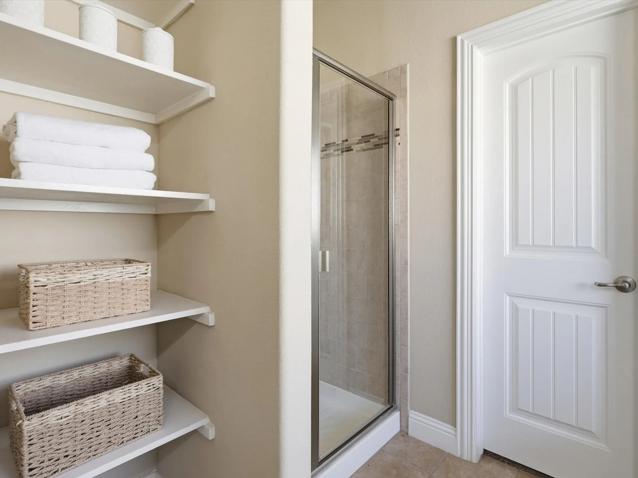 Single Family Residence For Rent in Denton County , 609 Racine Drive, Oak Point, Texas 75068, 3 Bedroom, 2 Bathroom, 2 Garage spaces, 1,862 Sqft, built in 2016, mls#21365209, Real Estate Agent in Oak Point, Homes For Rent in Denton county, Homes For Rent in Oak Point, Realtor in Oak Point Texas, Real Estate Brokerage Independent Realty Texas, Luminita Cordes Realtor