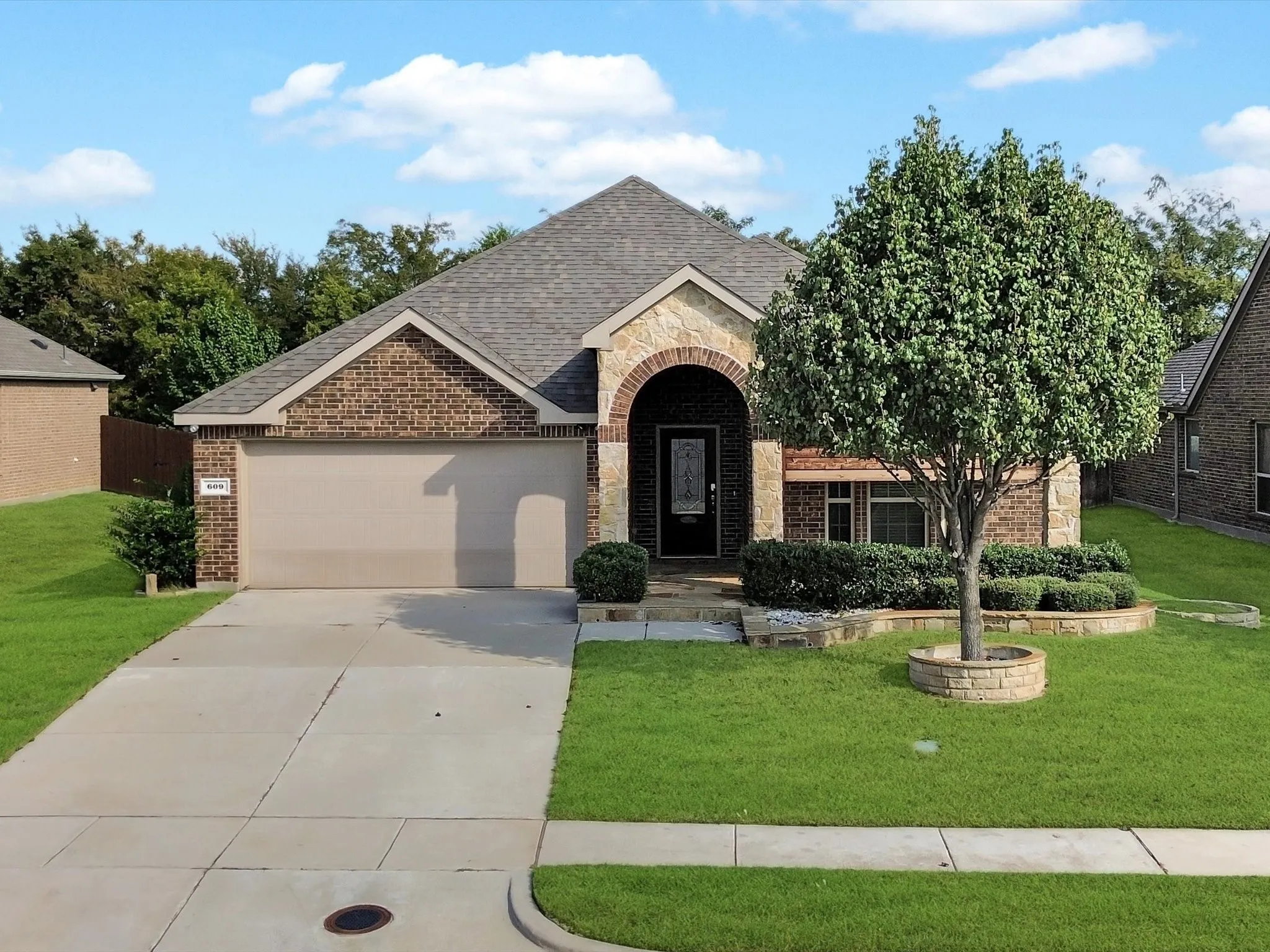 Single Family Residence For Rent in Denton County , 609 Racine Drive, Oak Point, Texas 75068, 3 Bedroom, 2 Bathroom, 2 Garage spaces, 1,862 Sqft, built in 2016, mls#21365209, Real Estate Agent in Oak Point, Homes For Rent in Denton county, Homes For Rent in Oak Point, Realtor in Oak Point Texas, Real Estate Brokerage Independent Realty Texas, Luminita Cordes Realtor