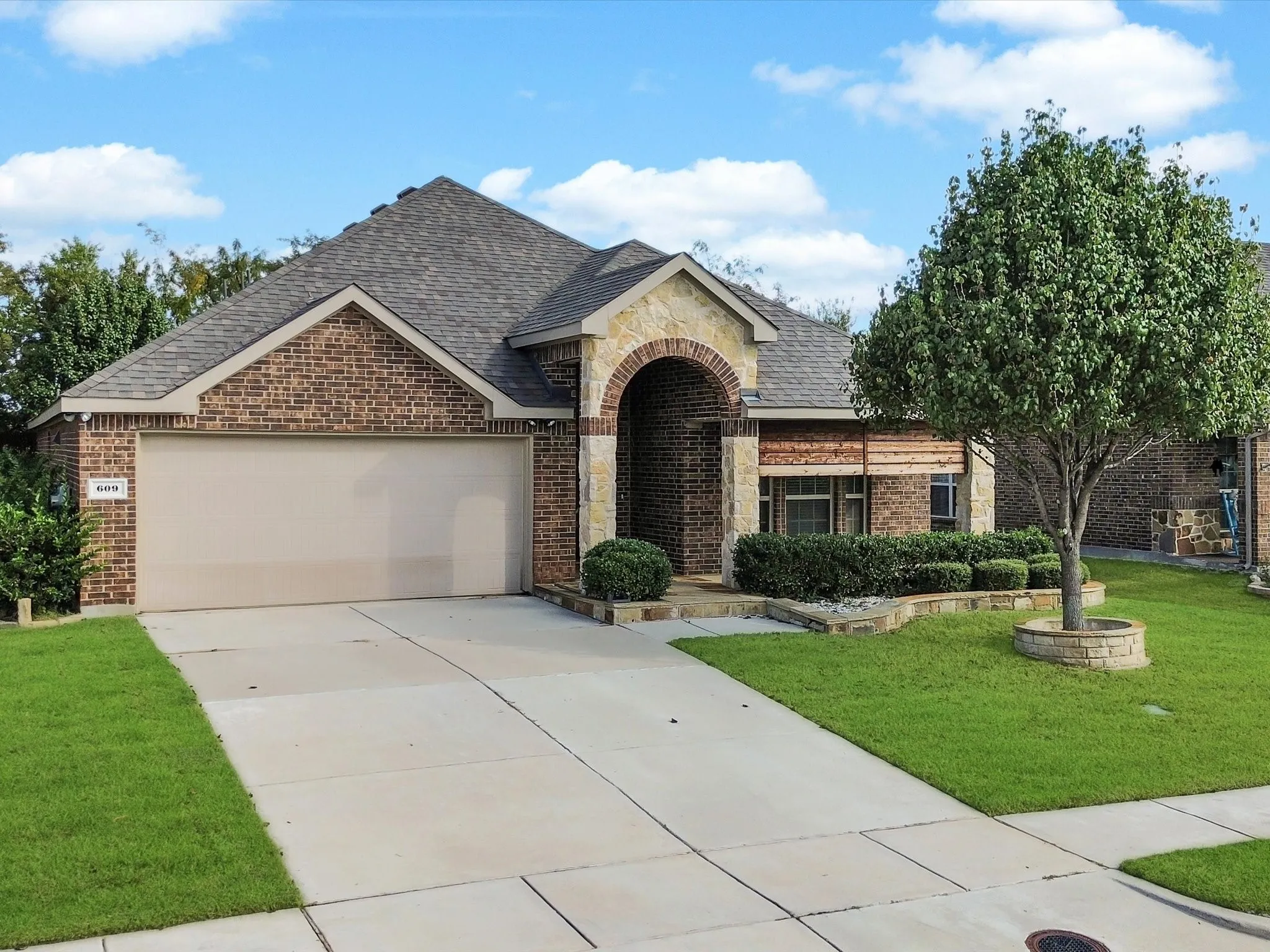 Single Family Residence For Rent in Denton County , 609 Racine Drive, Oak Point, Texas 75068, 3 Bedroom, 2 Bathroom, 2 Garage spaces, 1,862 Sqft, built in 2016, mls#21365209, Real Estate Agent in Oak Point, Homes For Rent in Denton county, Homes For Rent in Oak Point, Realtor in Oak Point Texas, Real Estate Brokerage Independent Realty Texas, Luminita Cordes Realtor