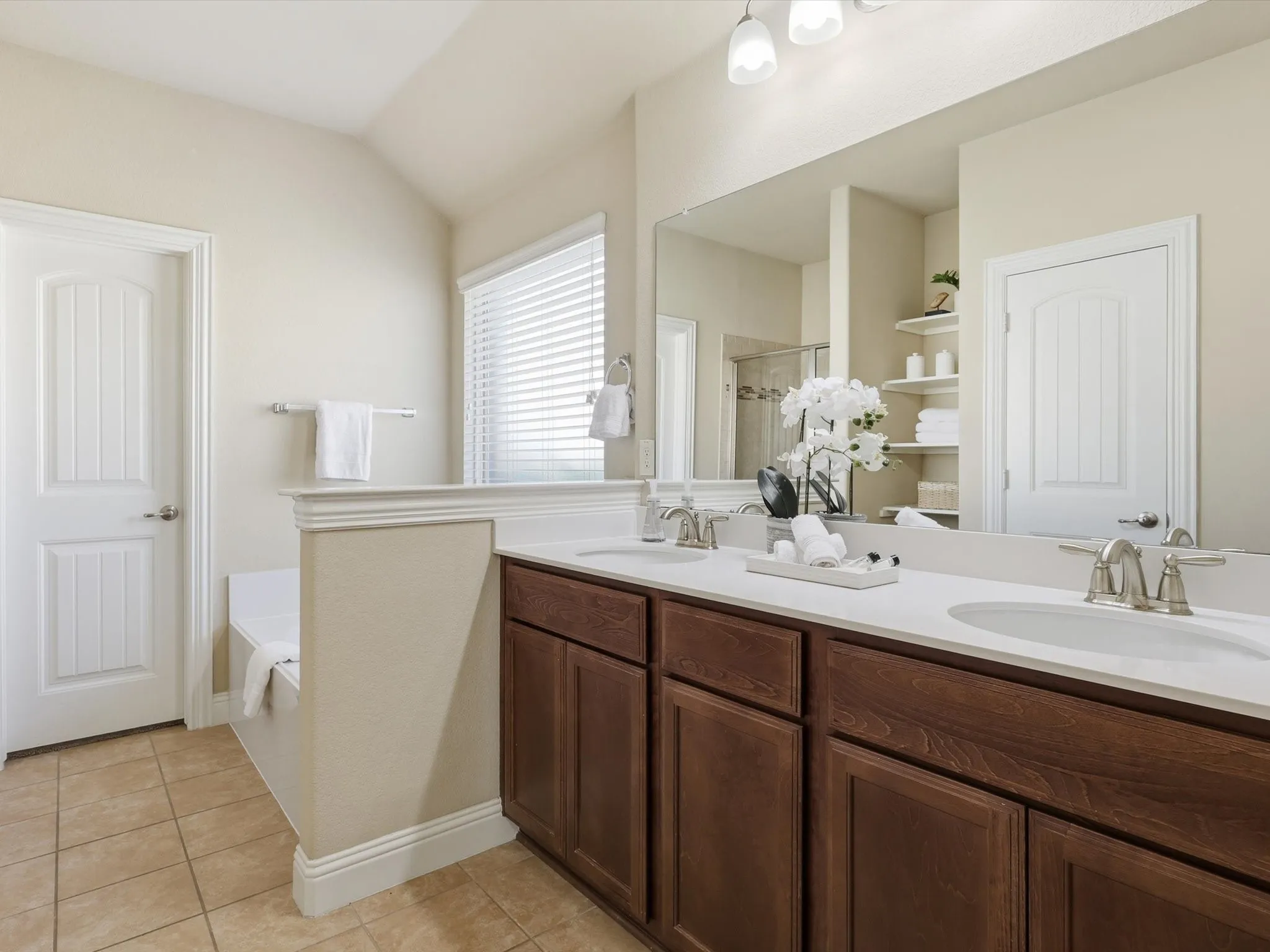 Single Family Residence For Rent in Denton County , 609 Racine Drive, Oak Point, Texas 75068, 3 Bedroom, 2 Bathroom, 2 Garage spaces, 1,862 Sqft, built in 2016, mls#21365209, Real Estate Agent in Oak Point, Homes For Rent in Denton county, Homes For Rent in Oak Point, Realtor in Oak Point Texas, Real Estate Brokerage Independent Realty Texas, Luminita Cordes Realtor