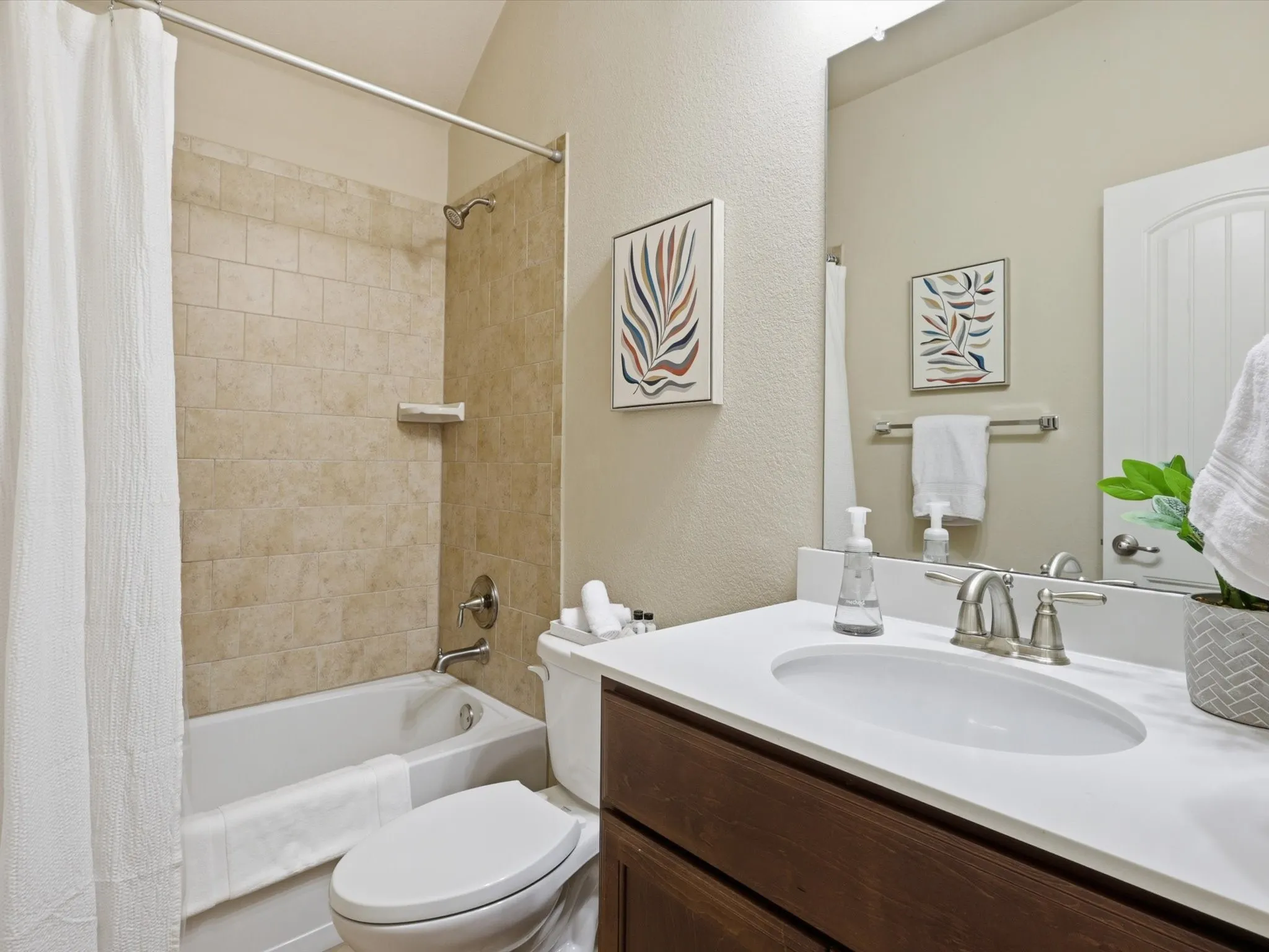 Single Family Residence For Rent in Denton County , 609 Racine Drive, Oak Point, Texas 75068, 3 Bedroom, 2 Bathroom, 2 Garage spaces, 1,862 Sqft, built in 2016, mls#21365209, Real Estate Agent in Oak Point, Homes For Rent in Denton county, Homes For Rent in Oak Point, Realtor in Oak Point Texas, Real Estate Brokerage Independent Realty Texas, Luminita Cordes Realtor