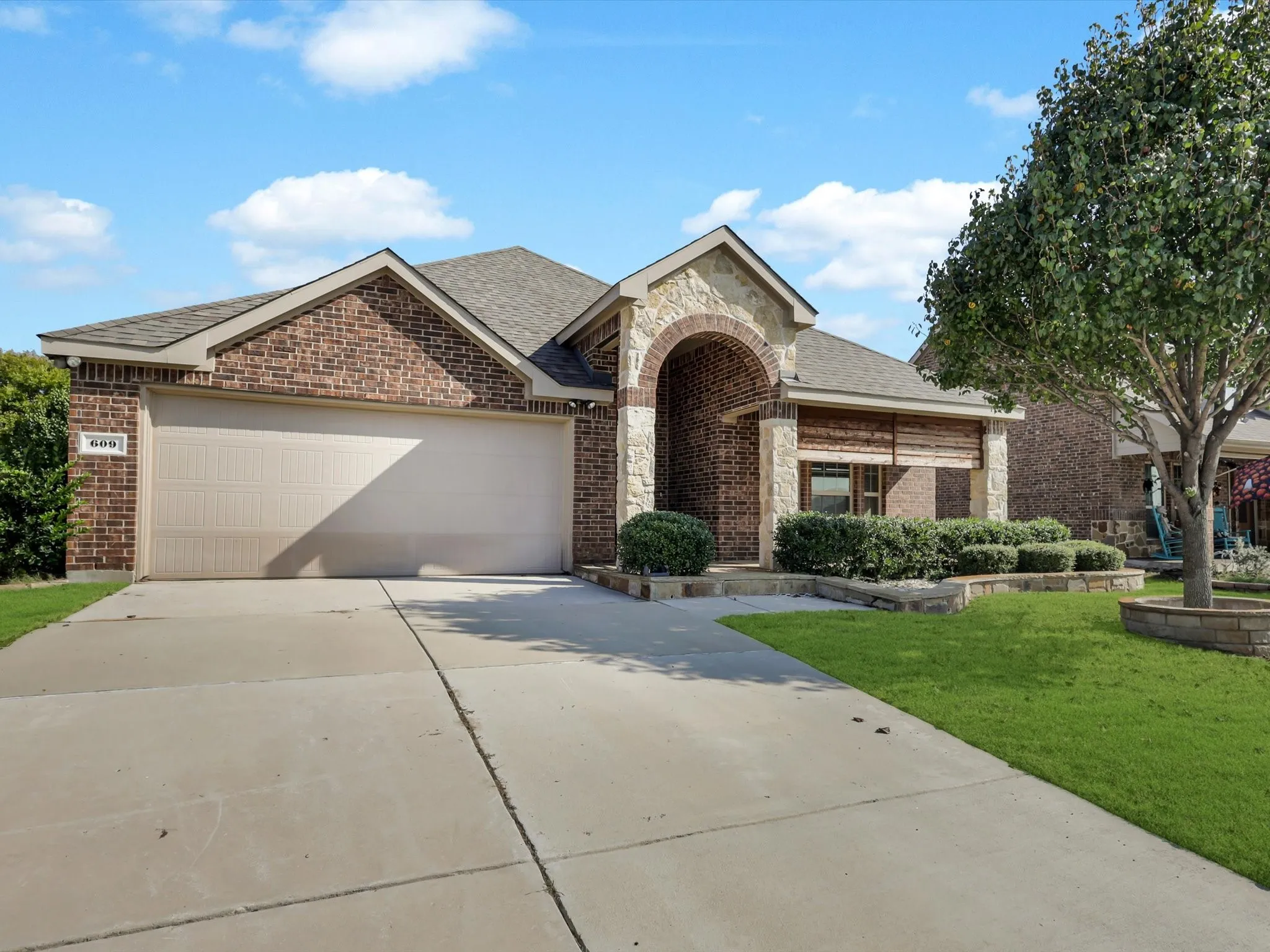 Single Family Residence For Rent in Denton County , 609 Racine Drive, Oak Point, Texas 75068, 3 Bedroom, 2 Bathroom, 2 Garage spaces, 1,862 Sqft, built in 2016, mls#21365209, Real Estate Agent in Oak Point, Homes For Rent in Denton county, Homes For Rent in Oak Point, Realtor in Oak Point Texas, Real Estate Brokerage Independent Realty Texas, Luminita Cordes Realtor