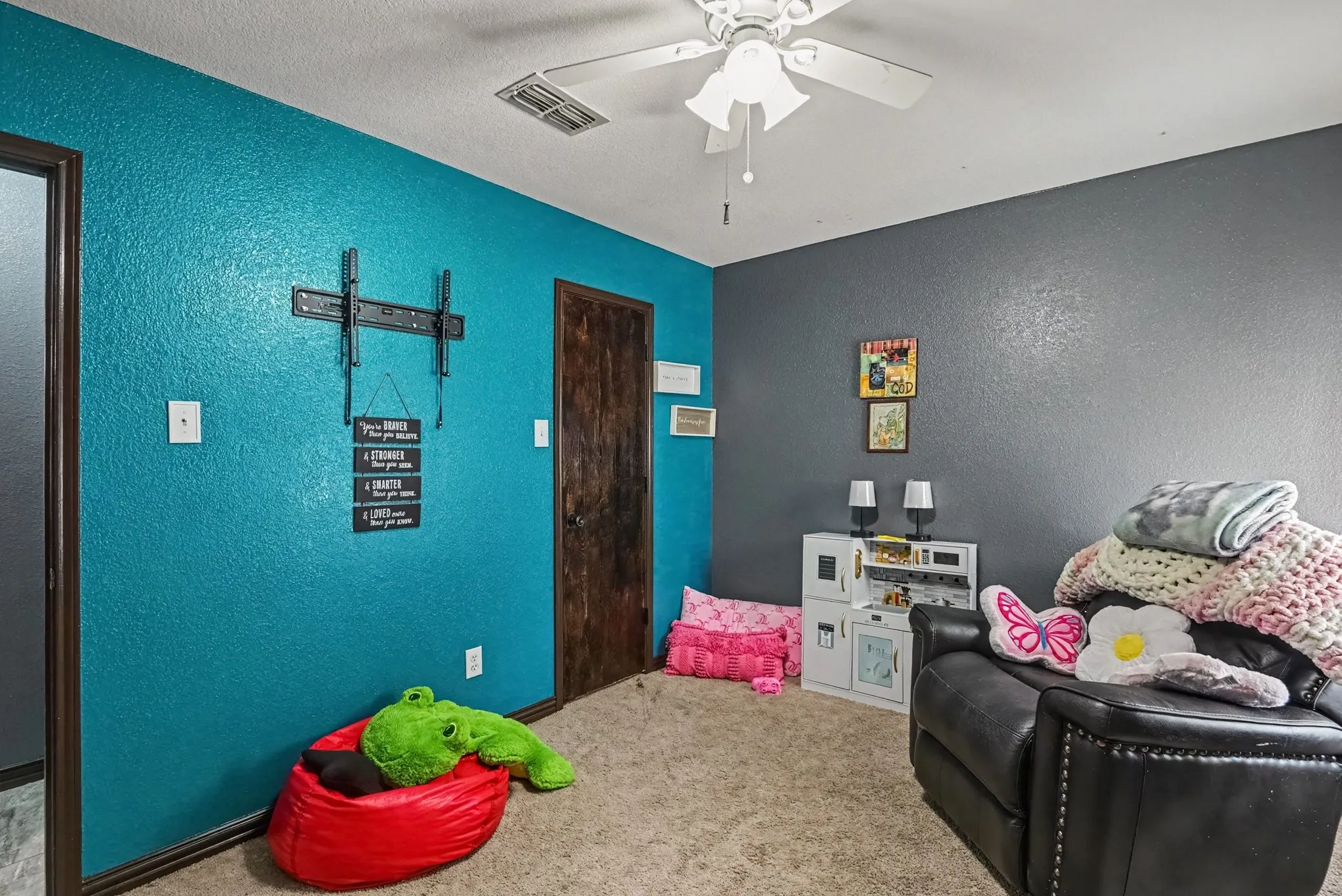 Single Family Residence For Sale in Parker County , 321 Pecos Drive, Weatherford, Texas 76086, 4 Bedroom, 2 Bathroom, 2 Garage spaces, 1,684 Sqft, built in 2001, mls#21366162, Real Estate Agent in Weatherford, Homes For Sale in Parker county, Homes For Sale in Weatherford, Realtor in Weatherford Texas, Real Estate Brokerage Independent Realty Texas, Luminita Cordes Realtor