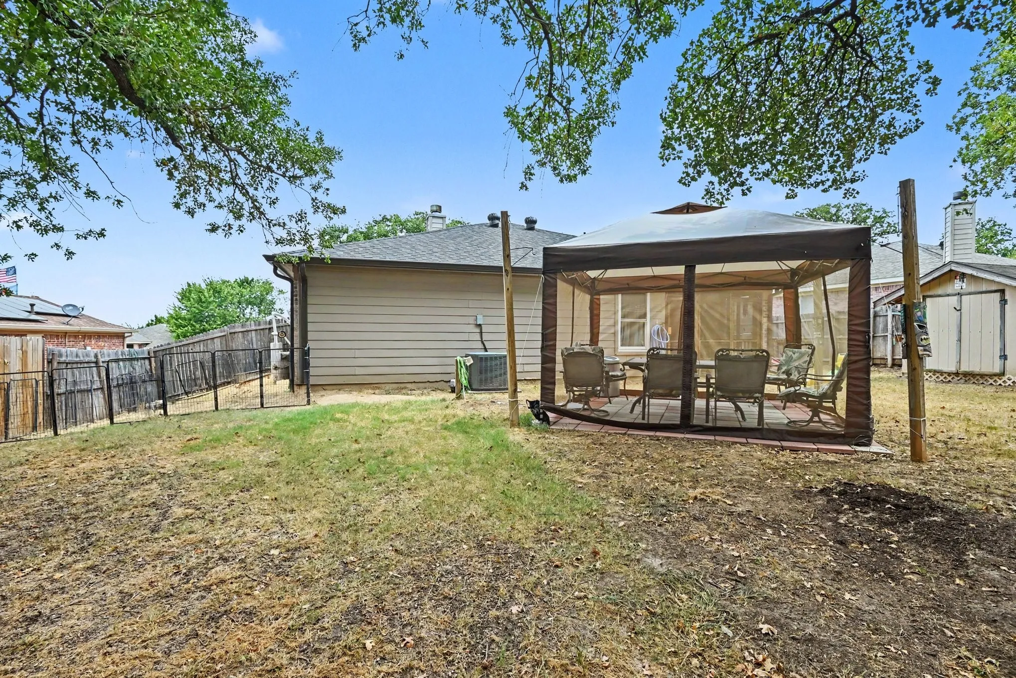 Single Family Residence For Sale in Parker County , 321 Pecos Drive, Weatherford, Texas 76086, 4 Bedroom, 2 Bathroom, 2 Garage spaces, 1,684 Sqft, built in 2001, mls#21366162, Real Estate Agent in Weatherford, Homes For Sale in Parker county, Homes For Sale in Weatherford, Realtor in Weatherford Texas, Real Estate Brokerage Independent Realty Texas, Luminita Cordes Realtor