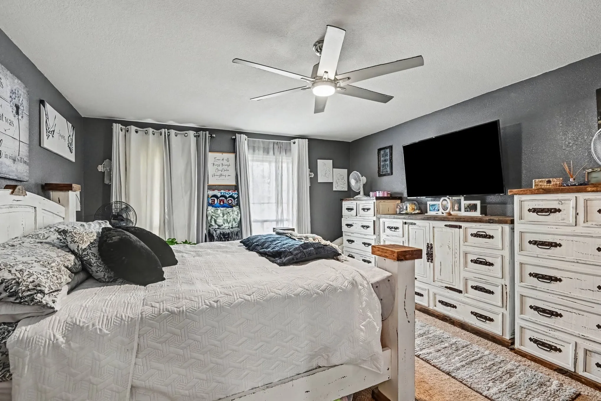 Single Family Residence For Sale in Parker County , 321 Pecos Drive, Weatherford, Texas 76086, 4 Bedroom, 2 Bathroom, 2 Garage spaces, 1,684 Sqft, built in 2001, mls#21366162, Real Estate Agent in Weatherford, Homes For Sale in Parker county, Homes For Sale in Weatherford, Realtor in Weatherford Texas, Real Estate Brokerage Independent Realty Texas, Luminita Cordes Realtor