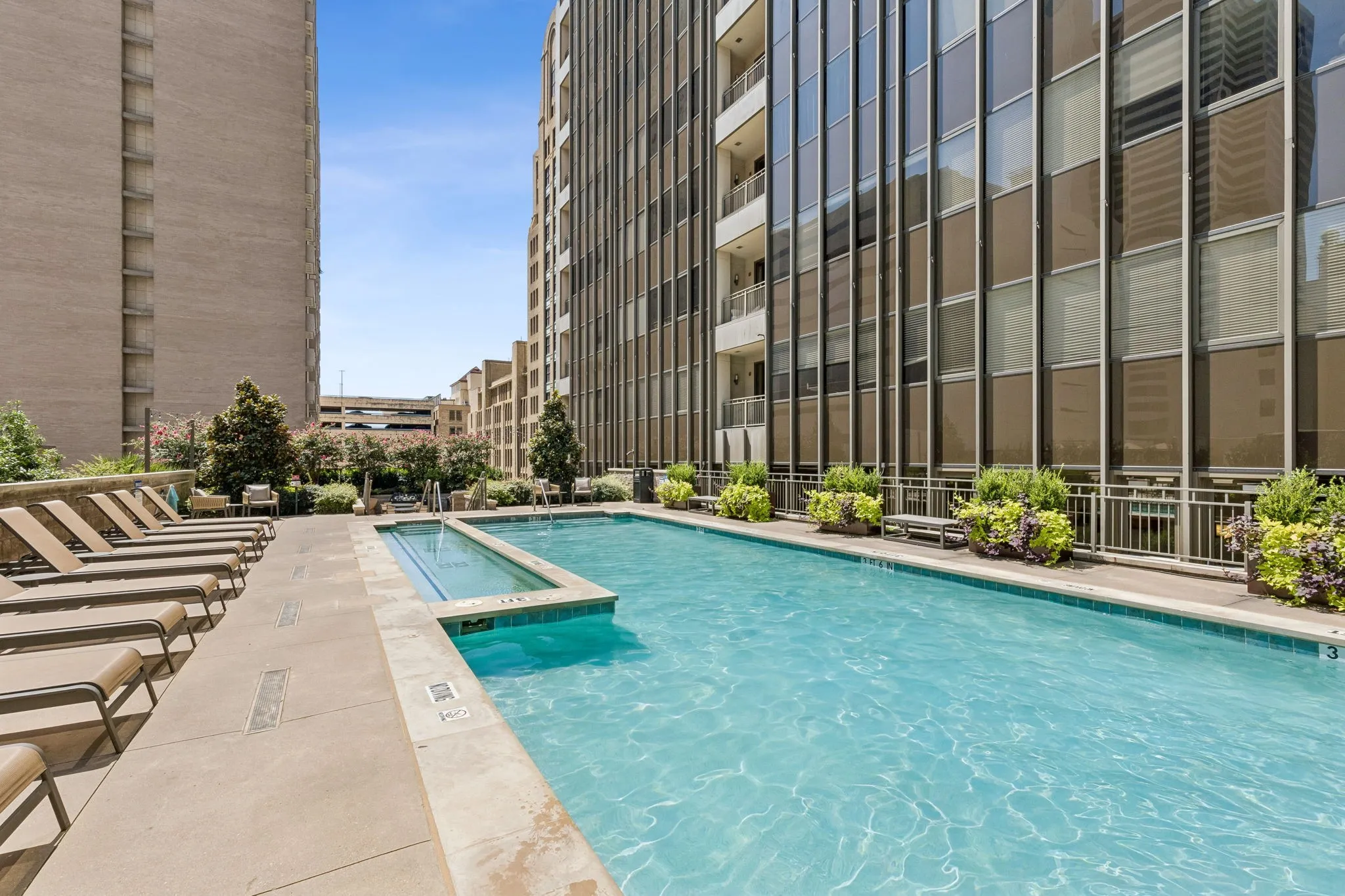 Condominium For Sale in Dallas County , 1200 Main Street 508, Dallas, Texas 75202, 2 Bedroom, 2 Bathroom, 2 Garage spaces, 1,563 Sqft, built in 1974, mls#21364112, Real Estate Agent in Dallas, Homes For Sale in Dallas county, Homes For Sale in Dallas, Realtor in Dallas Texas, Real Estate Brokerage Independent Realty Texas, Luminita Cordes Realtor