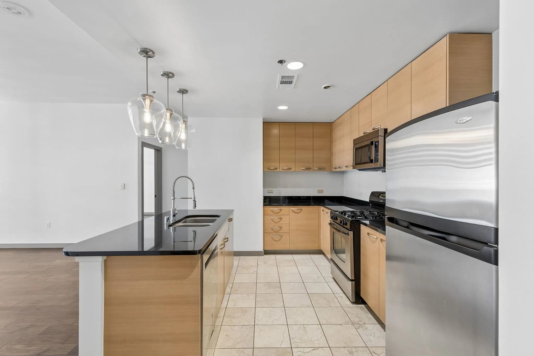 Condominium For Sale in Dallas County , 1200 Main Street 508, Dallas, Texas 75202, 2 Bedroom, 2 Bathroom, 2 Garage spaces, 1,563 Sqft, built in 1974, mls#21364112, Real Estate Agent in Dallas, Homes For Sale in Dallas county, Homes For Sale in Dallas, Realtor in Dallas Texas, Real Estate Brokerage Independent Realty Texas, Luminita Cordes Realtor