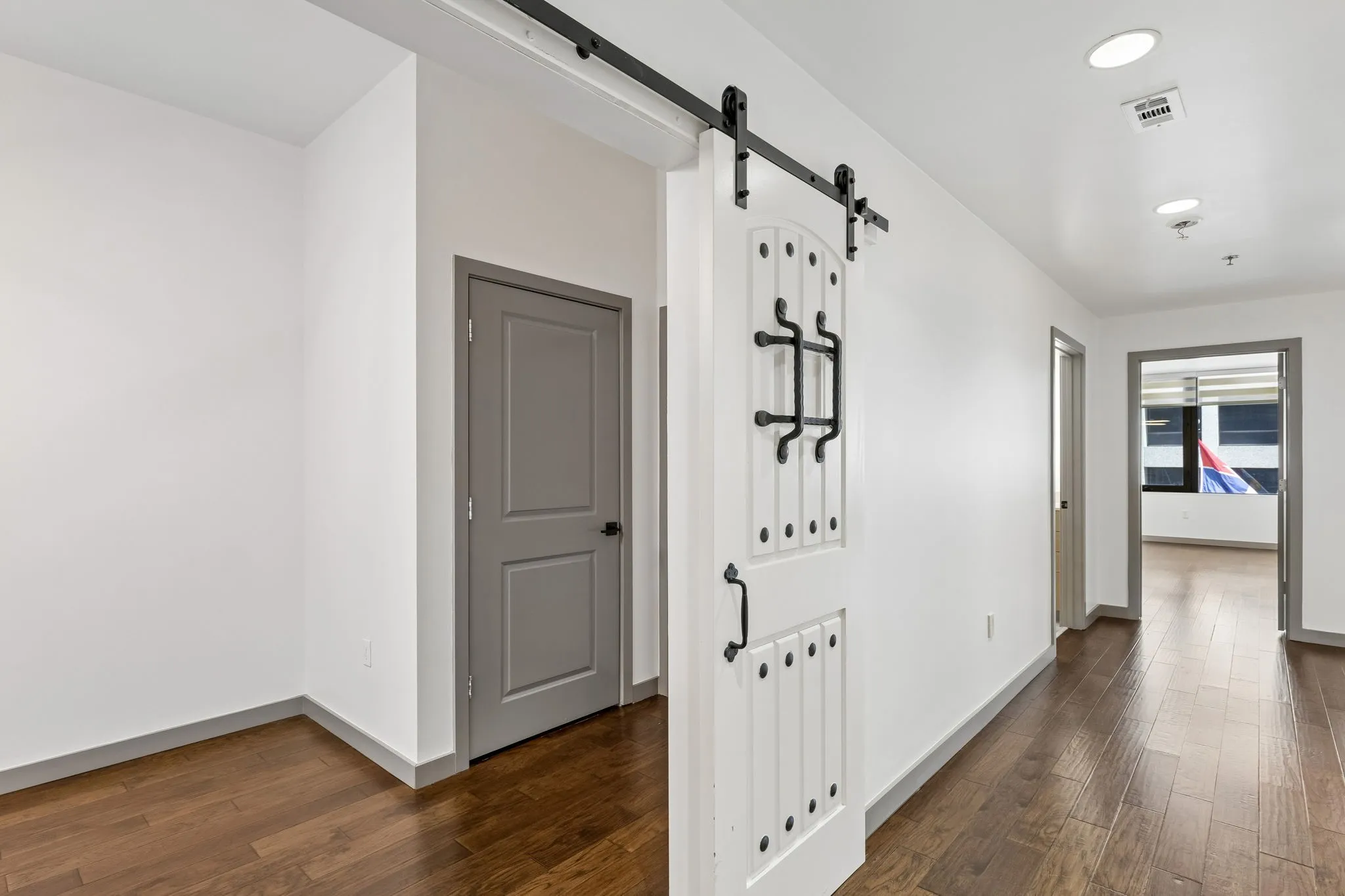 Condominium For Sale in Dallas County , 1200 Main Street 508, Dallas, Texas 75202, 2 Bedroom, 2 Bathroom, 2 Garage spaces, 1,563 Sqft, built in 1974, mls#21364112, Real Estate Agent in Dallas, Homes For Sale in Dallas county, Homes For Sale in Dallas, Realtor in Dallas Texas, Real Estate Brokerage Independent Realty Texas, Luminita Cordes Realtor