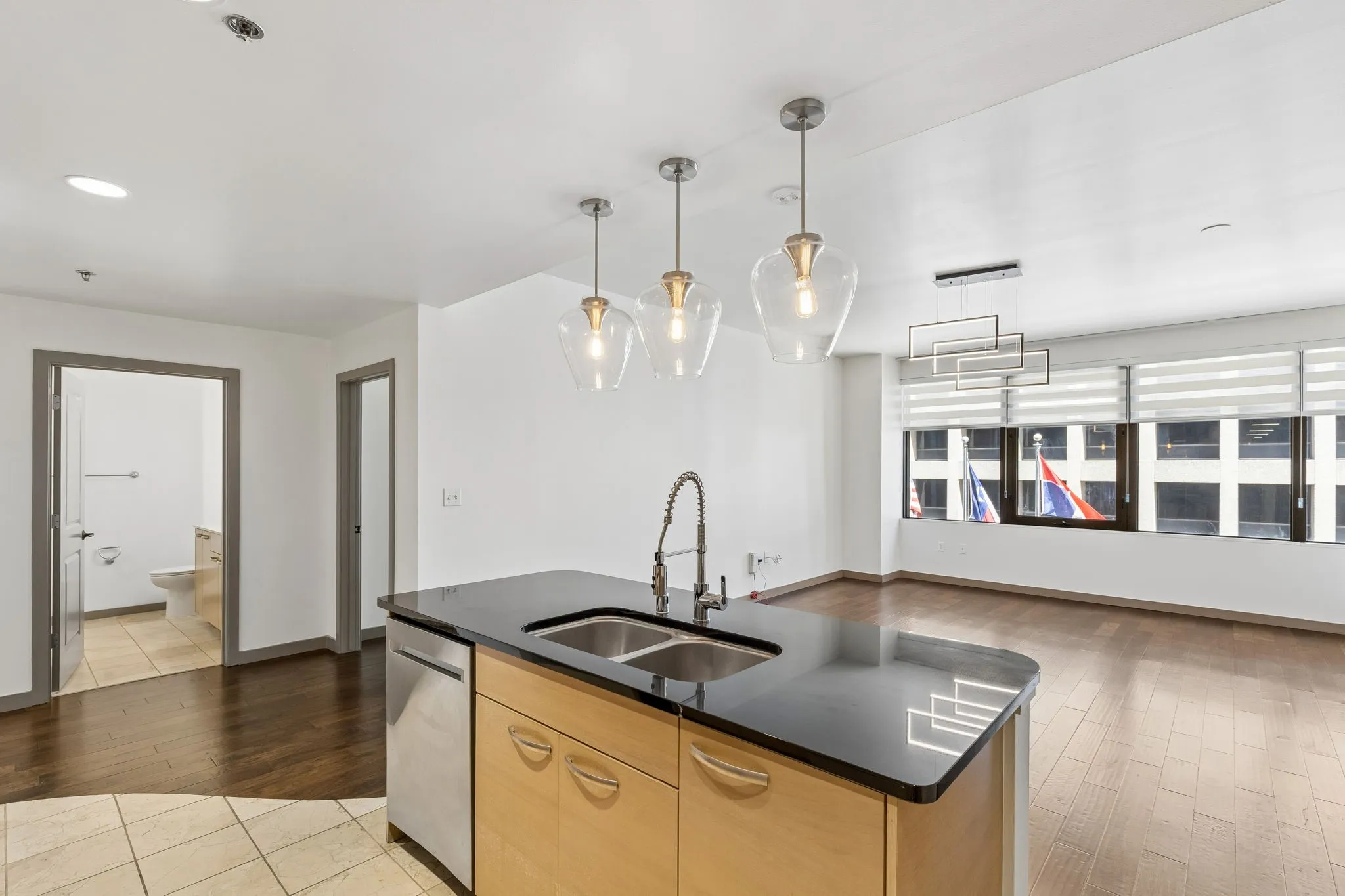 Condominium For Sale in Dallas County , 1200 Main Street 508, Dallas, Texas 75202, 2 Bedroom, 2 Bathroom, 2 Garage spaces, 1,563 Sqft, built in 1974, mls#21364112, Real Estate Agent in Dallas, Homes For Sale in Dallas county, Homes For Sale in Dallas, Realtor in Dallas Texas, Real Estate Brokerage Independent Realty Texas, Luminita Cordes Realtor
