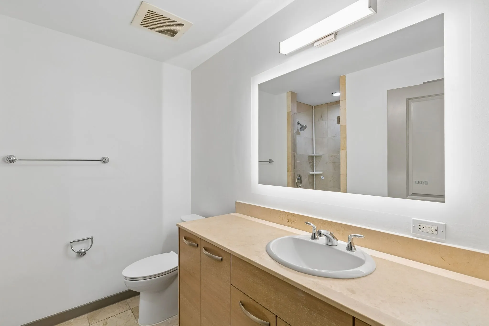 Condominium For Sale in Dallas County , 1200 Main Street 508, Dallas, Texas 75202, 2 Bedroom, 2 Bathroom, 2 Garage spaces, 1,563 Sqft, built in 1974, mls#21364112, Real Estate Agent in Dallas, Homes For Sale in Dallas county, Homes For Sale in Dallas, Realtor in Dallas Texas, Real Estate Brokerage Independent Realty Texas, Luminita Cordes Realtor