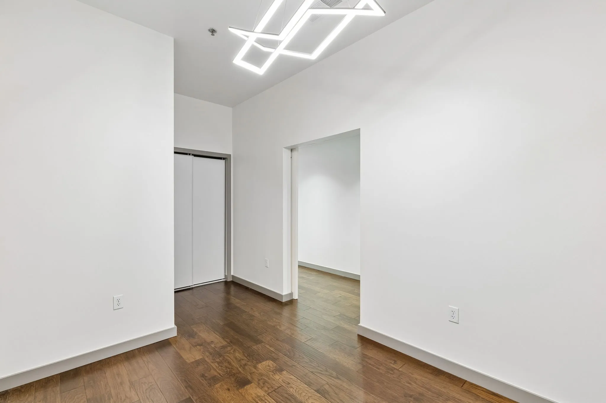 Condominium For Sale in Dallas County , 1200 Main Street 508, Dallas, Texas 75202, 2 Bedroom, 2 Bathroom, 2 Garage spaces, 1,563 Sqft, built in 1974, mls#21364112, Real Estate Agent in Dallas, Homes For Sale in Dallas county, Homes For Sale in Dallas, Realtor in Dallas Texas, Real Estate Brokerage Independent Realty Texas, Luminita Cordes Realtor