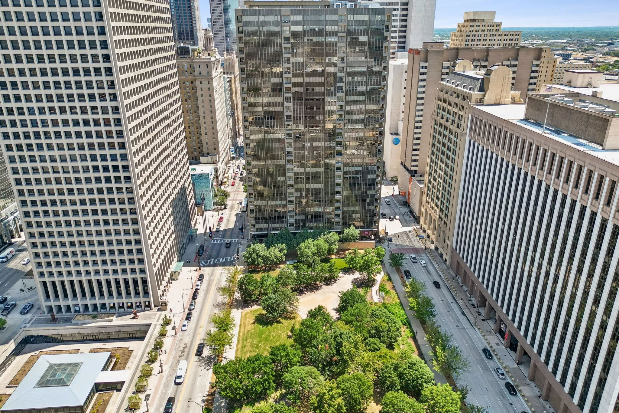 Condominium For Sale in Dallas County , 1200 Main Street 508, Dallas, Texas 75202, 2 Bedroom, 2 Bathroom, 2 Garage spaces, 1,563 Sqft, built in 1974, mls#21364112, Real Estate Agent in Dallas, Homes For Sale in Dallas county, Homes For Sale in Dallas, Realtor in Dallas Texas, Real Estate Brokerage Independent Realty Texas, Luminita Cordes Realtor