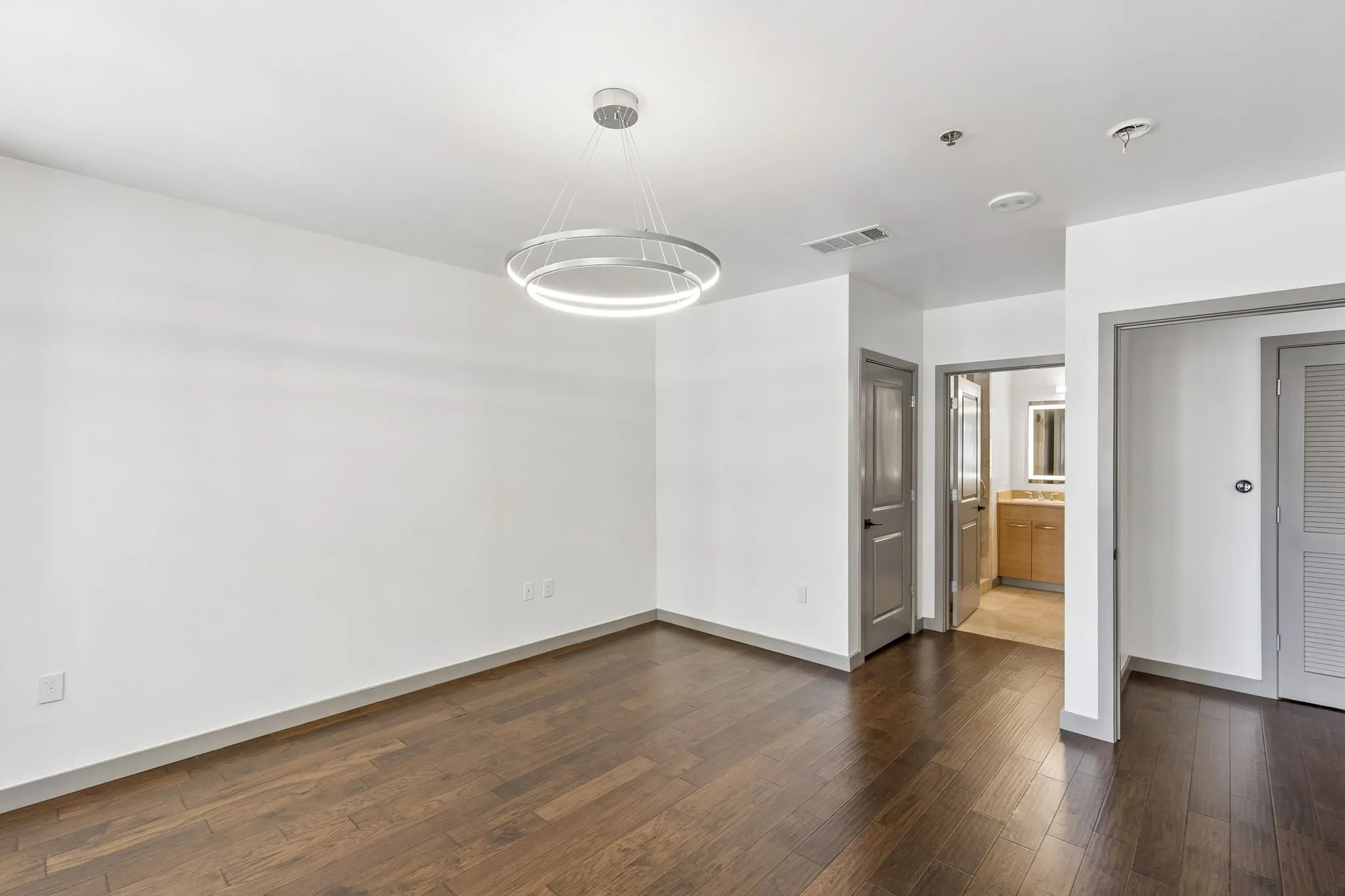 Condominium For Sale in Dallas County , 1200 Main Street 508, Dallas, Texas 75202, 2 Bedroom, 2 Bathroom, 2 Garage spaces, 1,563 Sqft, built in 1974, mls#21364112, Real Estate Agent in Dallas, Homes For Sale in Dallas county, Homes For Sale in Dallas, Realtor in Dallas Texas, Real Estate Brokerage Independent Realty Texas, Luminita Cordes Realtor